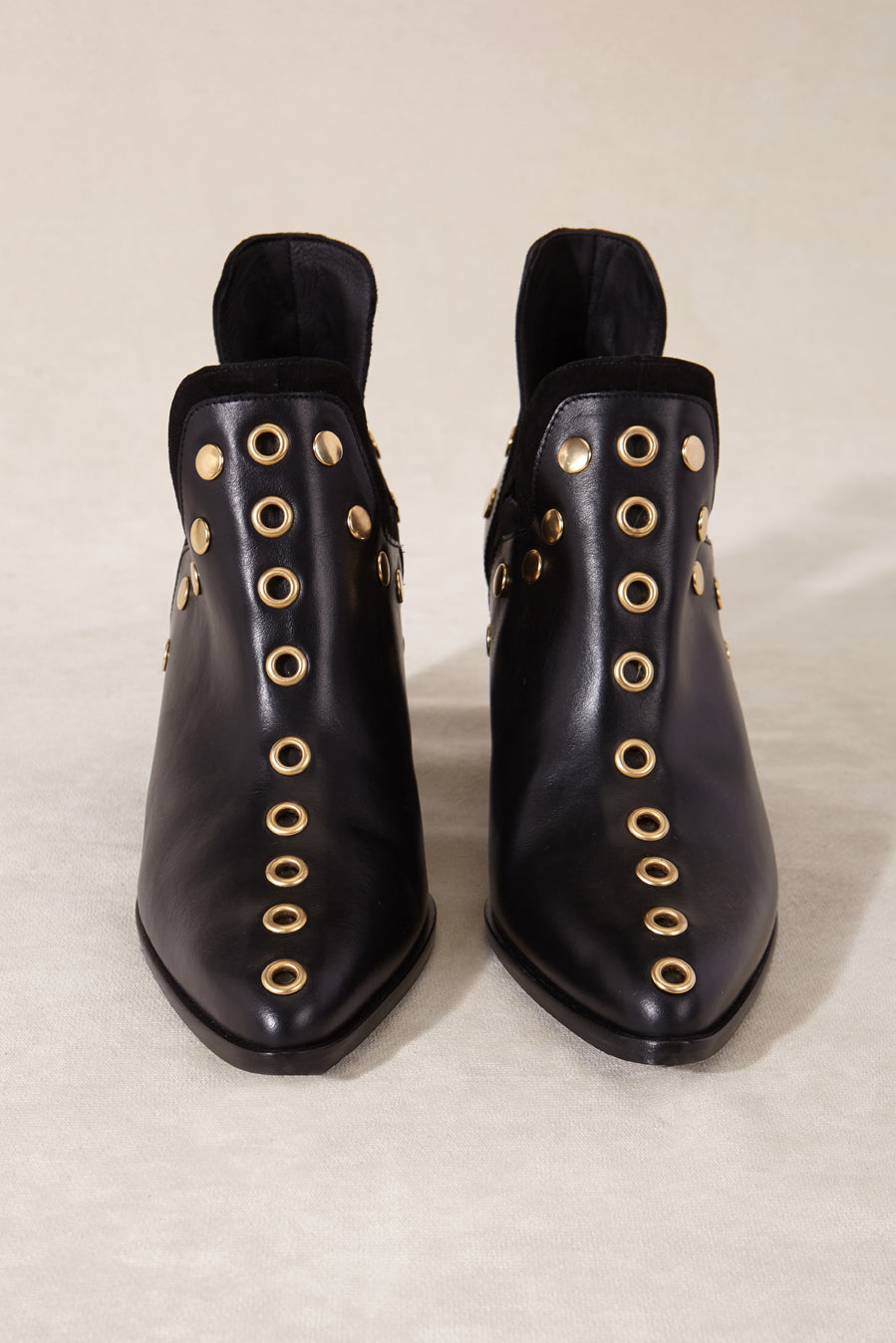 PUNKY BOOTS NEGRAS TACHAS ORO TACON 7CM