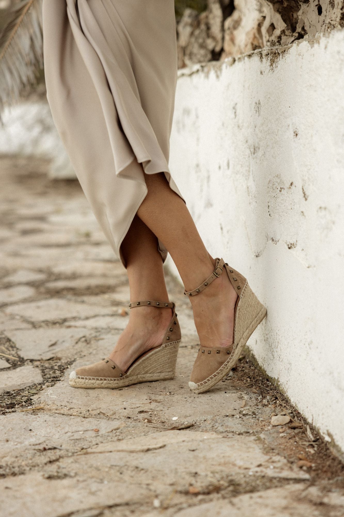 ESPARTO AND SUEDE HEEL SANDAL WITH STUDS