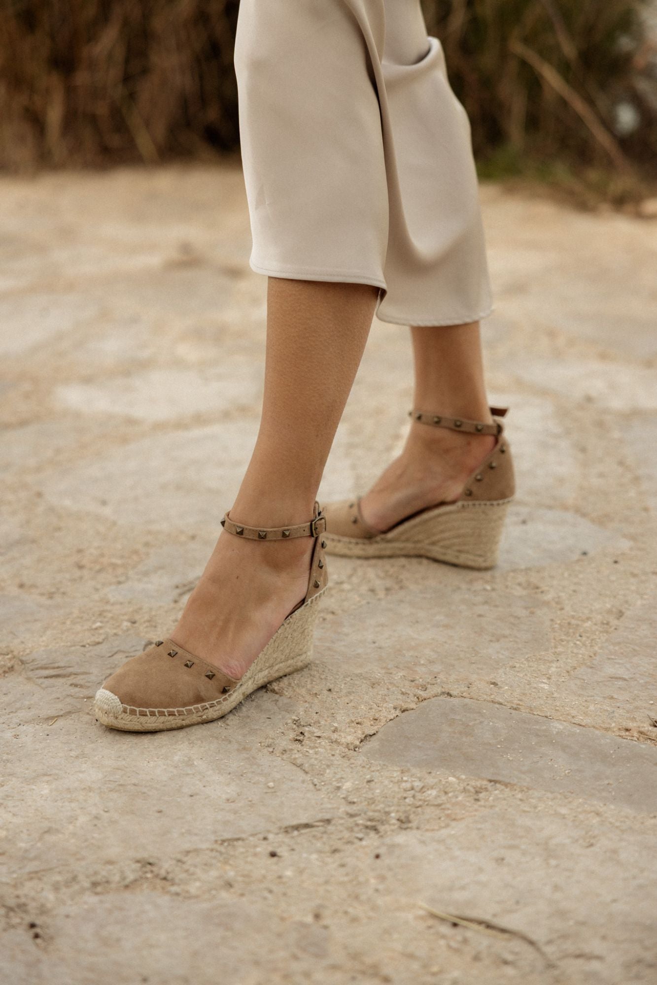 ESPARTO AND SUEDE HEEL SANDAL WITH STUDS