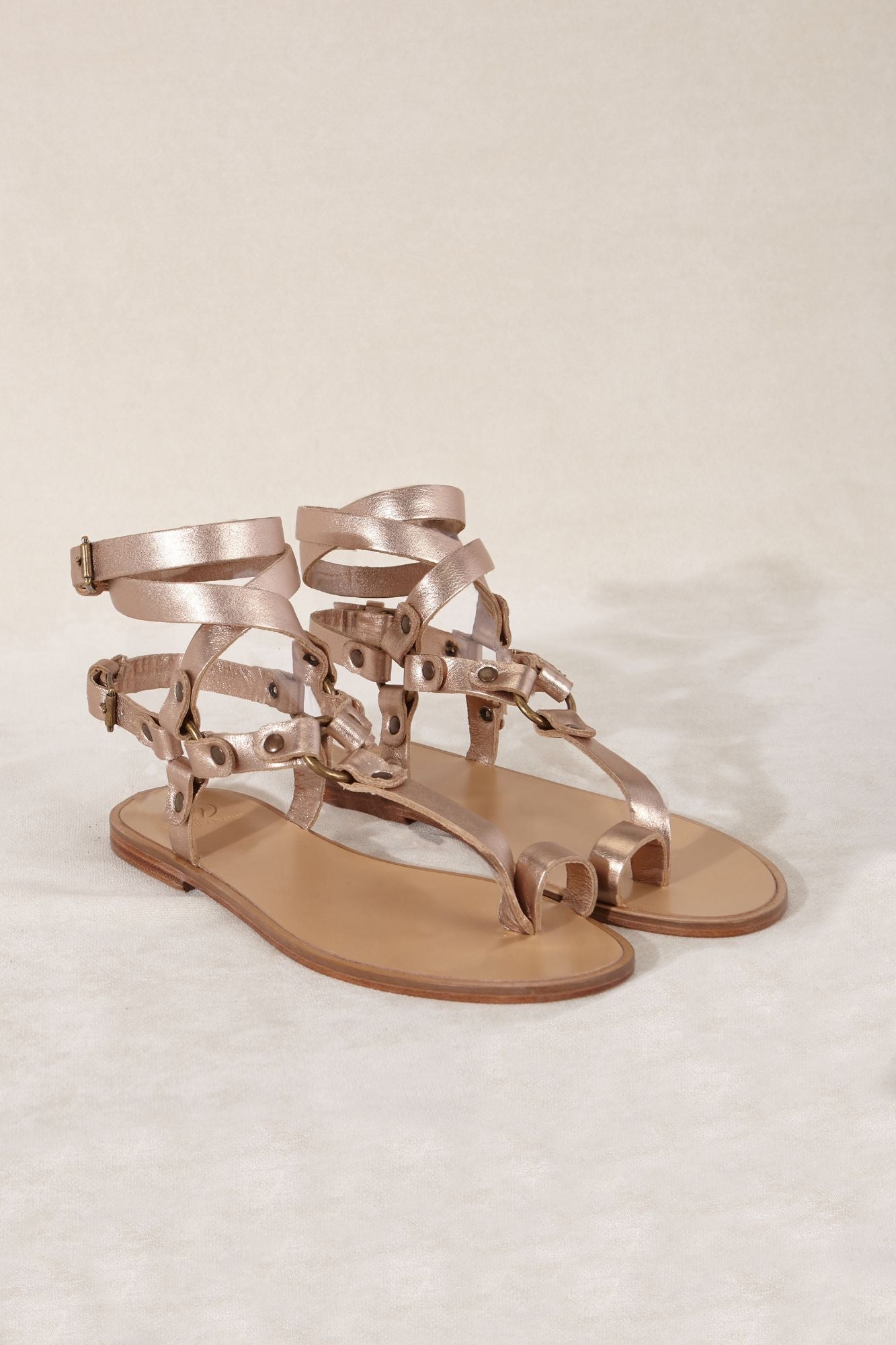 Sandalia esclava de piel color doradas para verano hecho en España