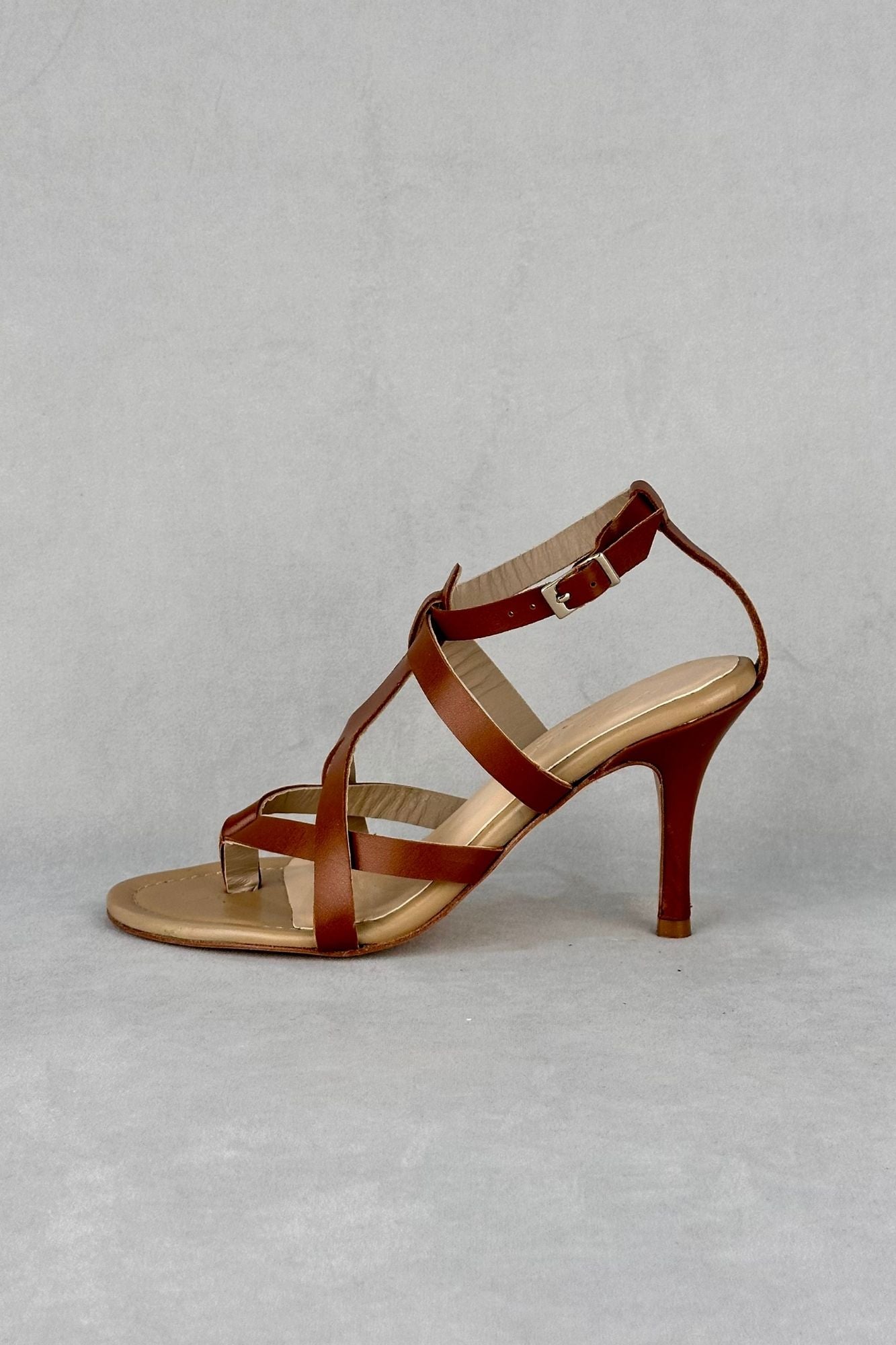 SANDALIA JARA SIN LUJAR CUERO