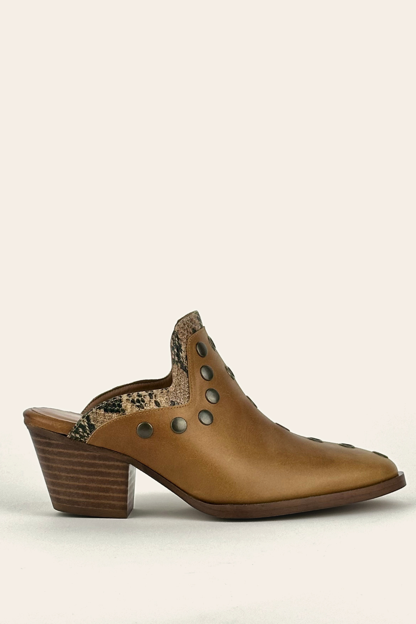 ZUECO CUERO MARRON PUNKY