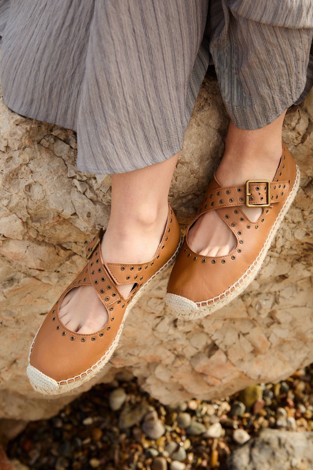 BAILARINA CRUZADA ALAIA TOSTADO