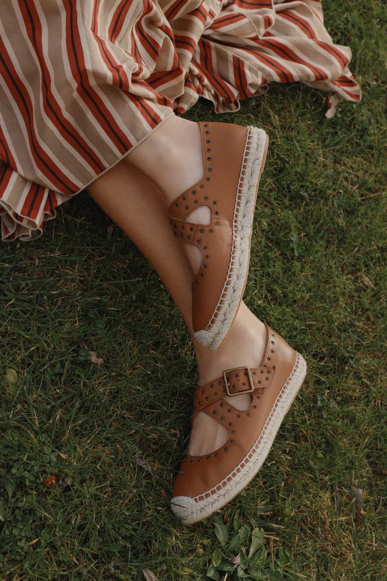 BAILARINA CRUZADA ALAIA TOSTADO