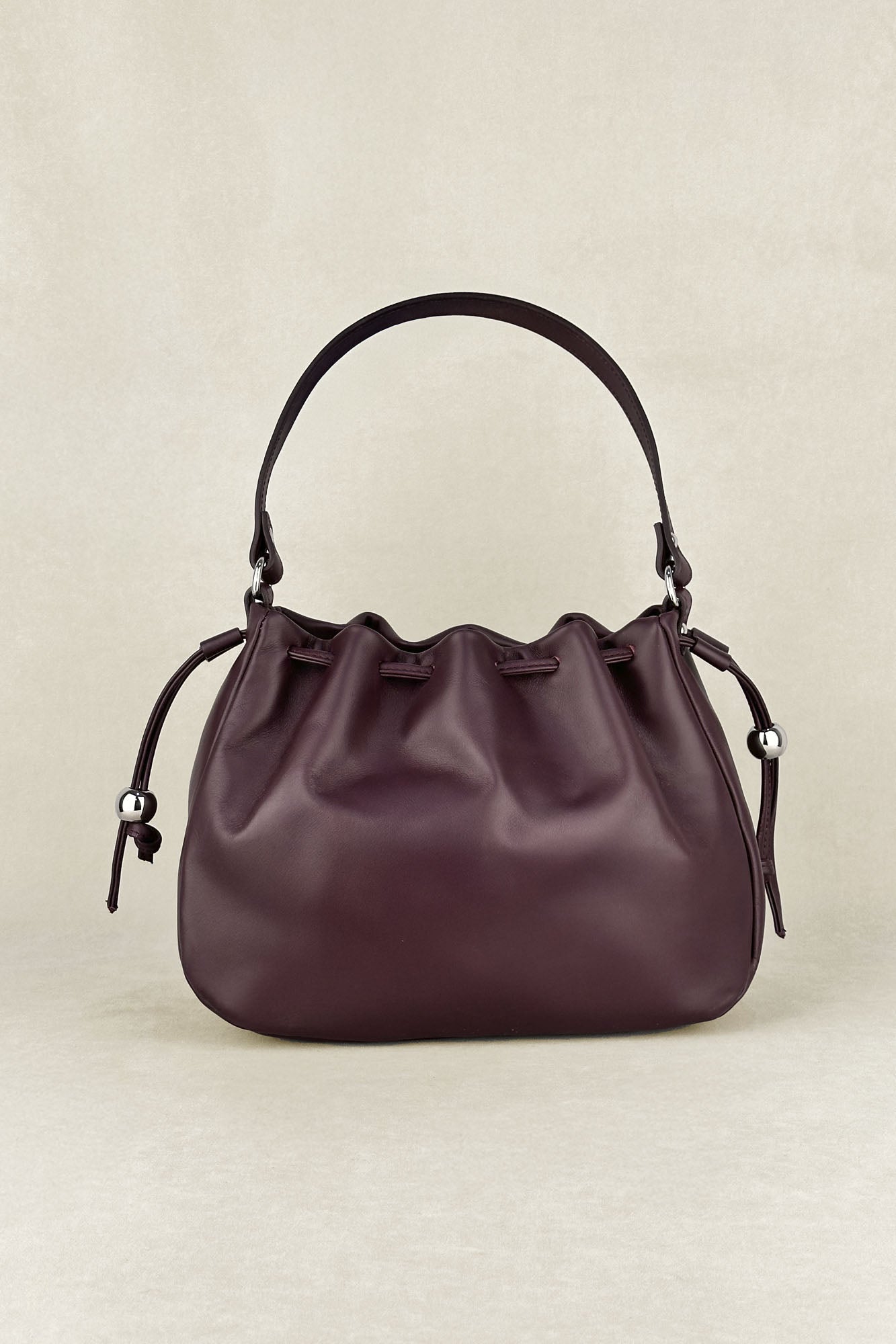 BOLSO BOMBONERA TACHAS BURDEOS