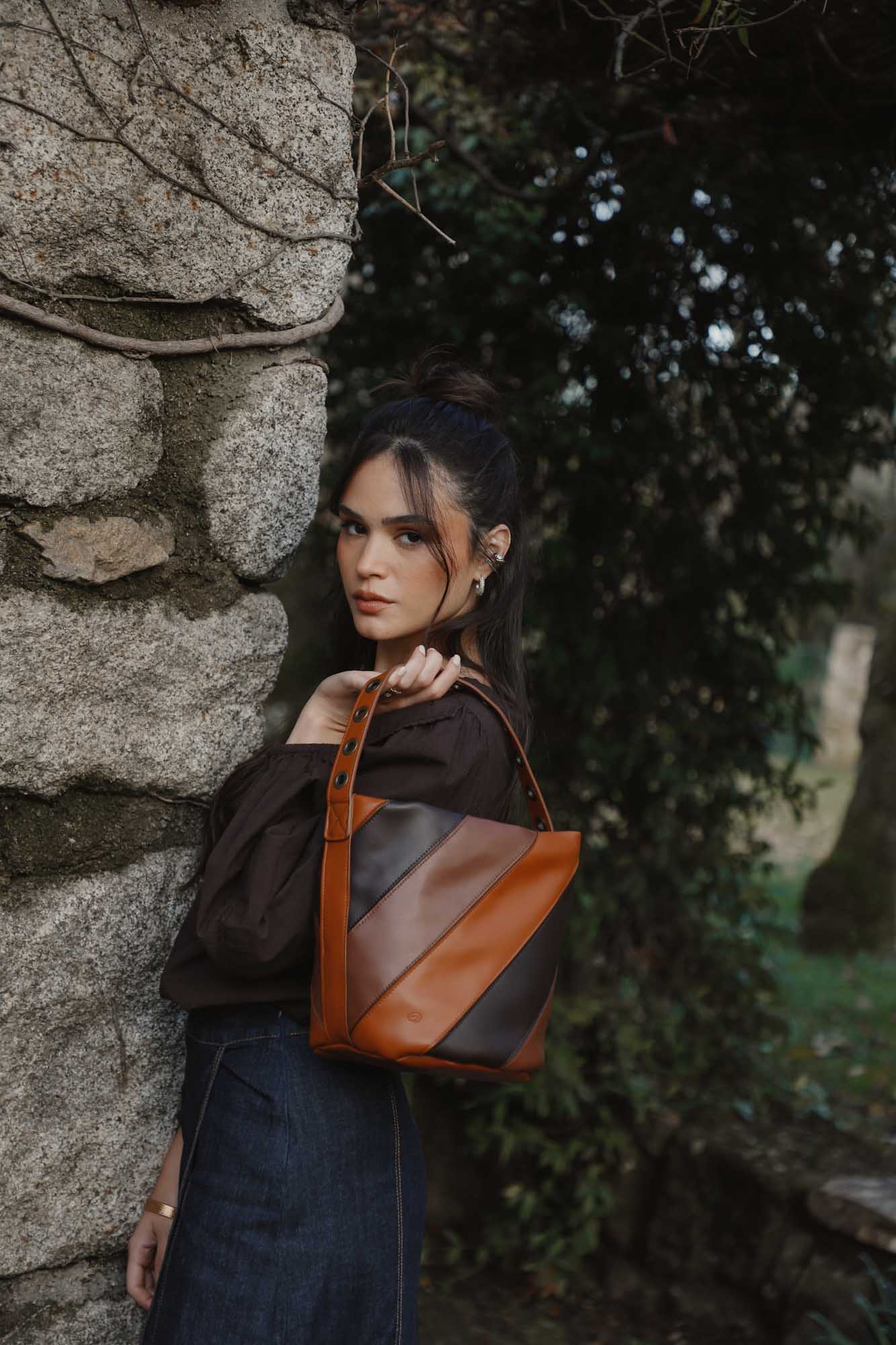 BOLSO BUCKET COMBINADO CUERO