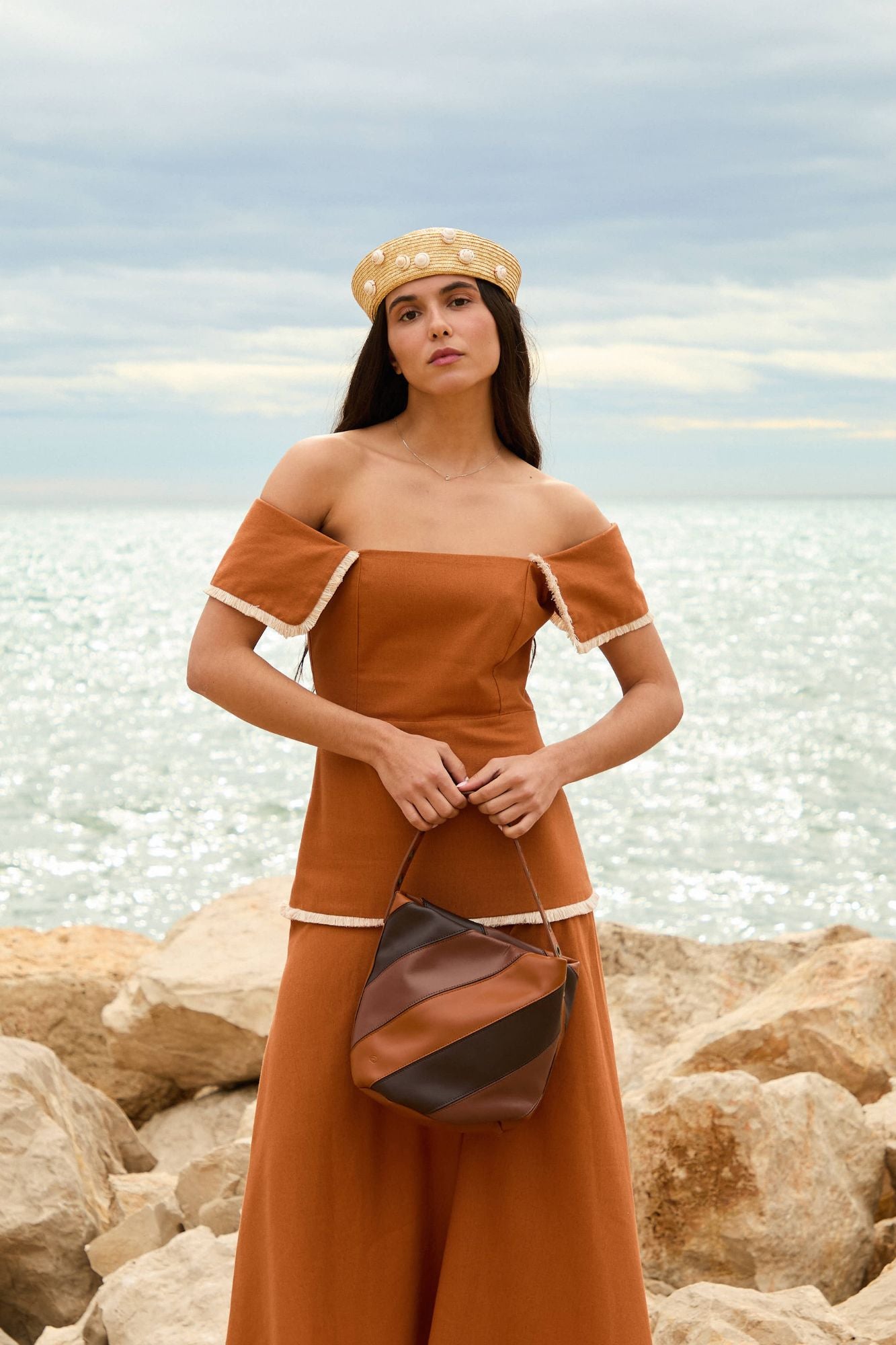 BOLSO BUCKET COMBINADO CUERO