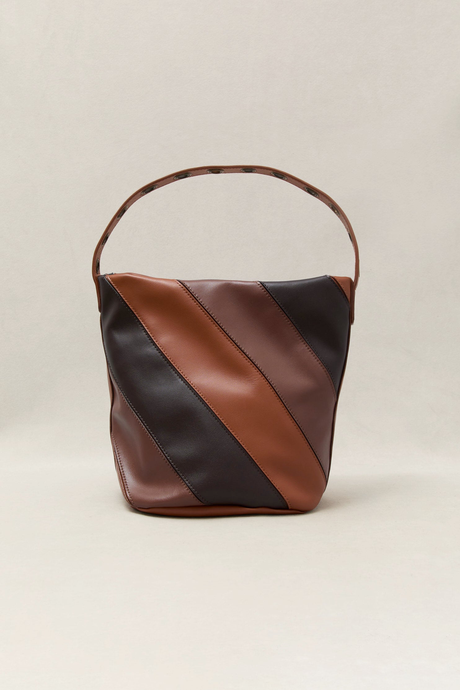 BOLSO BUCKET COMBINADO CUERO