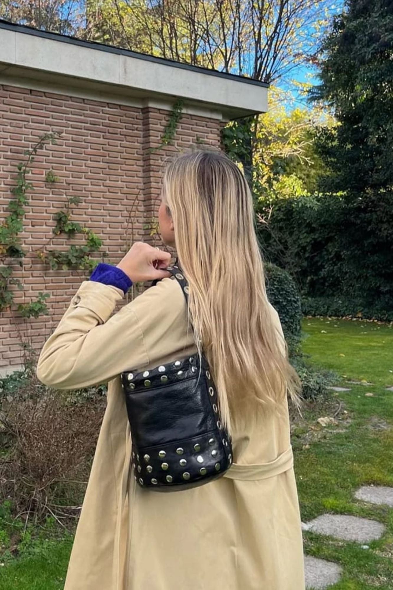 BOLSO BUCKET MINI NEGRO TACHAS