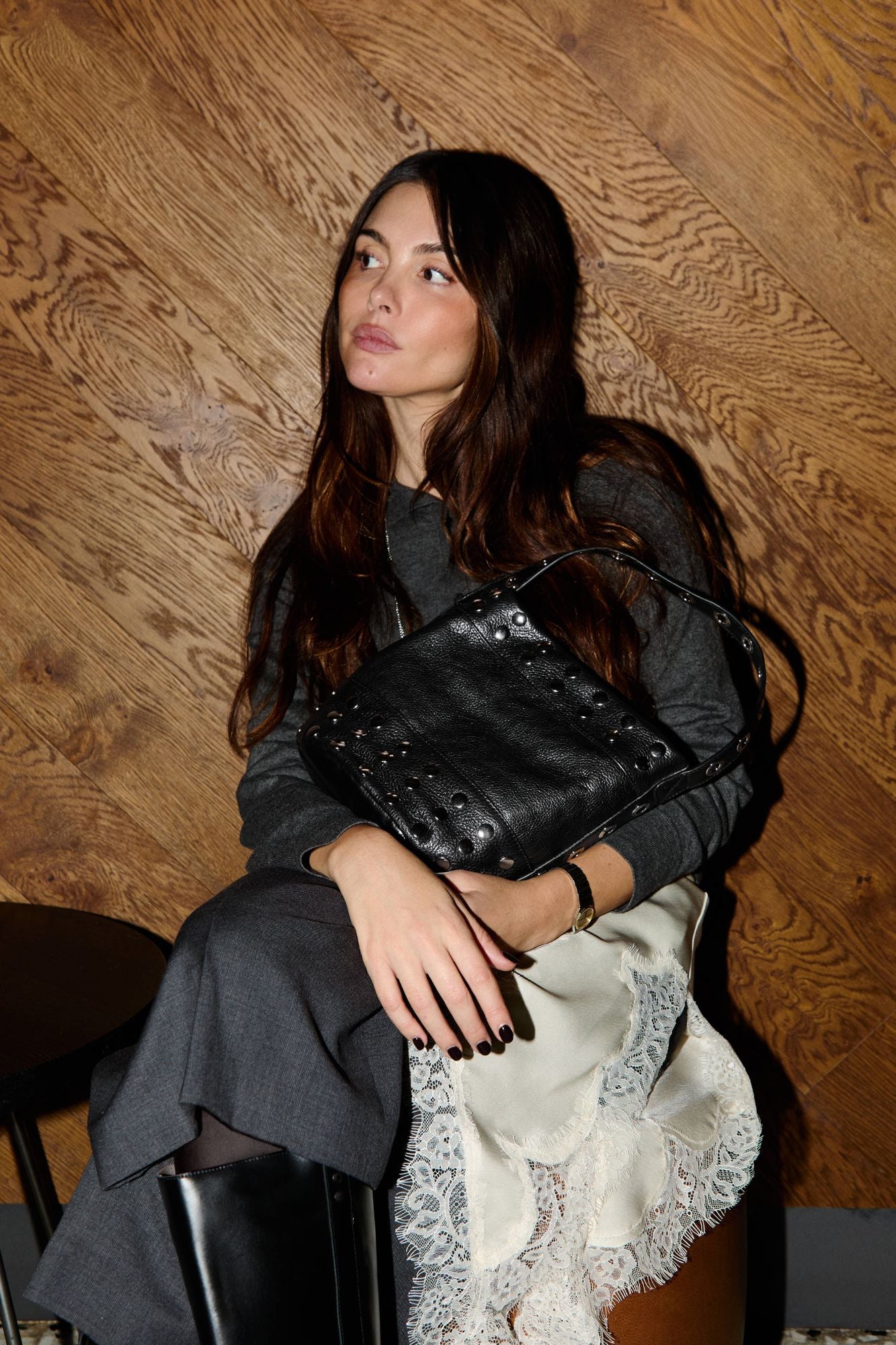 BOLSO BUCKET MINI NEGRO TACHAS