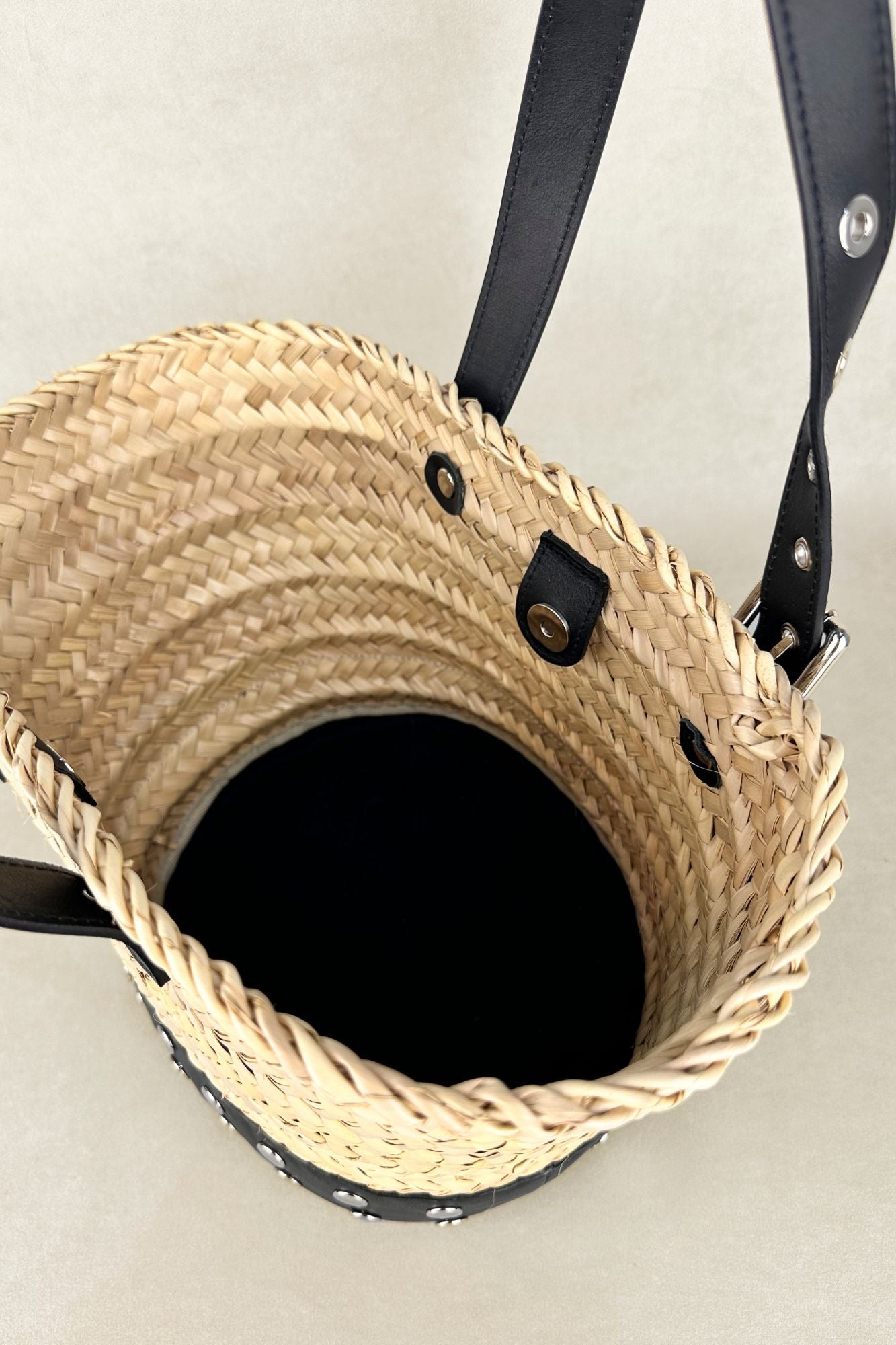 BLACK STUDDED PALM BUCKET BAG