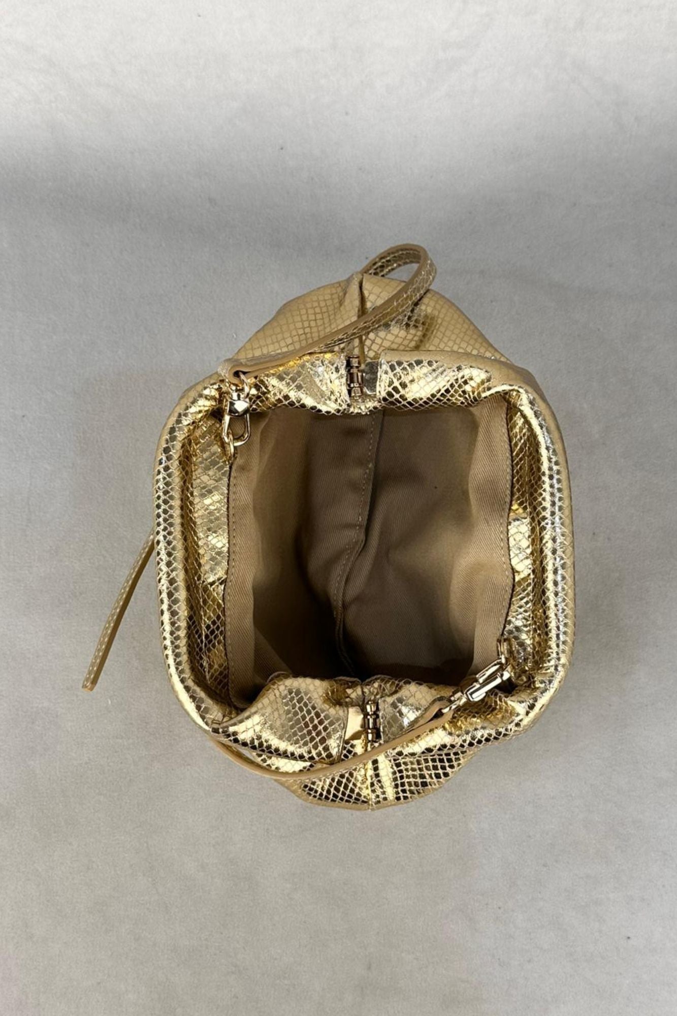 BOLSO CLUTCH ORO SNAKE