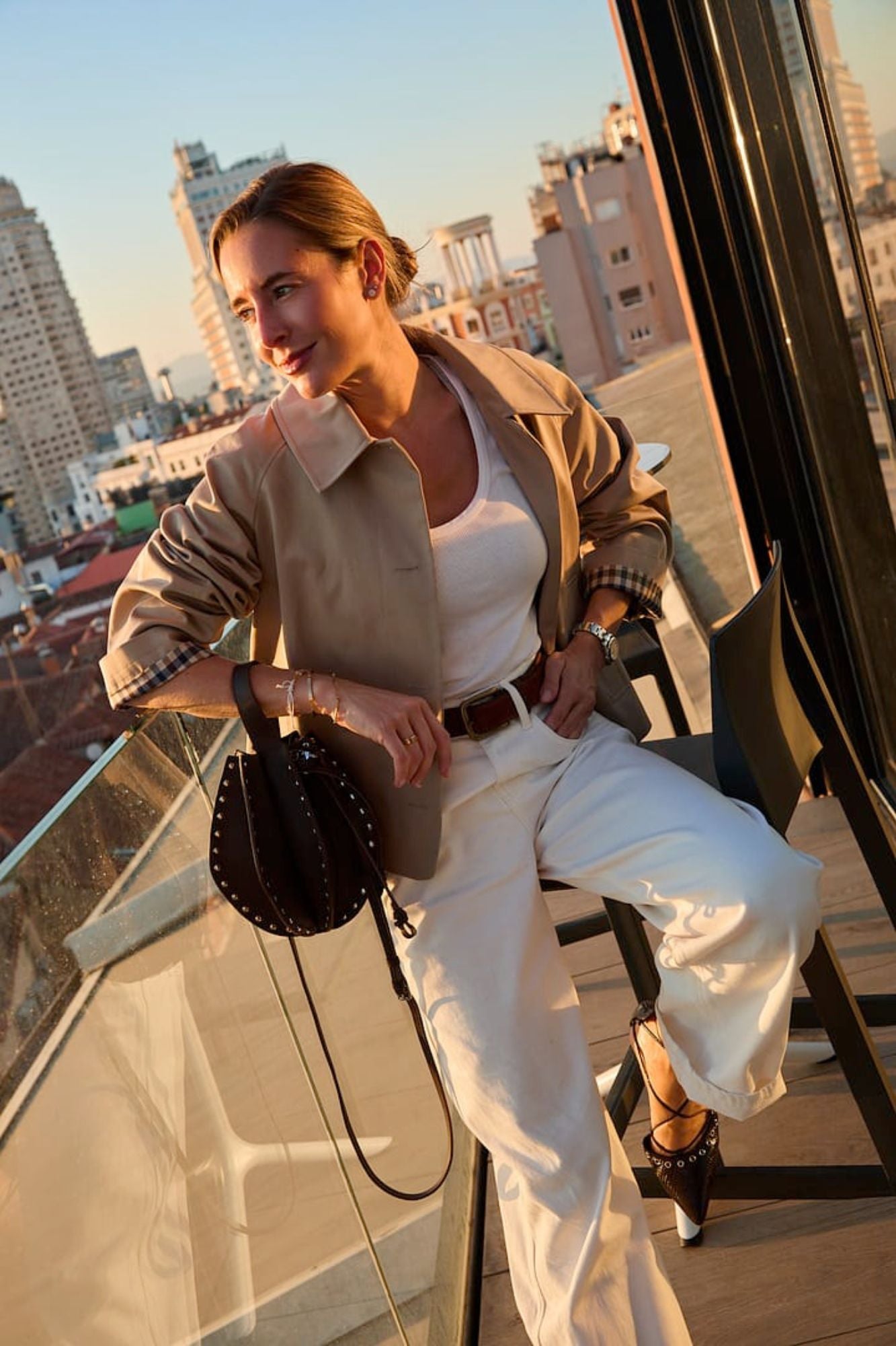 BOLSO FOLDA TACHAS CHOCOLATE