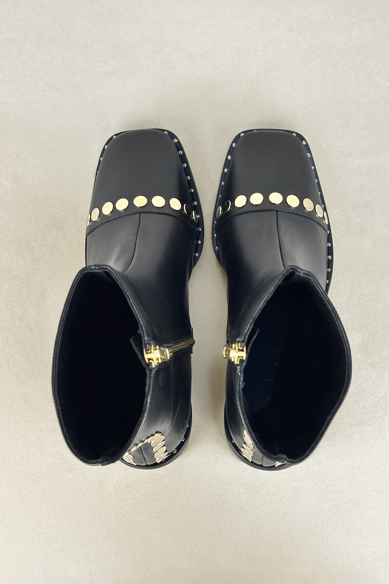 BOTIN FILIPA TACHAS NEGRO 6CM