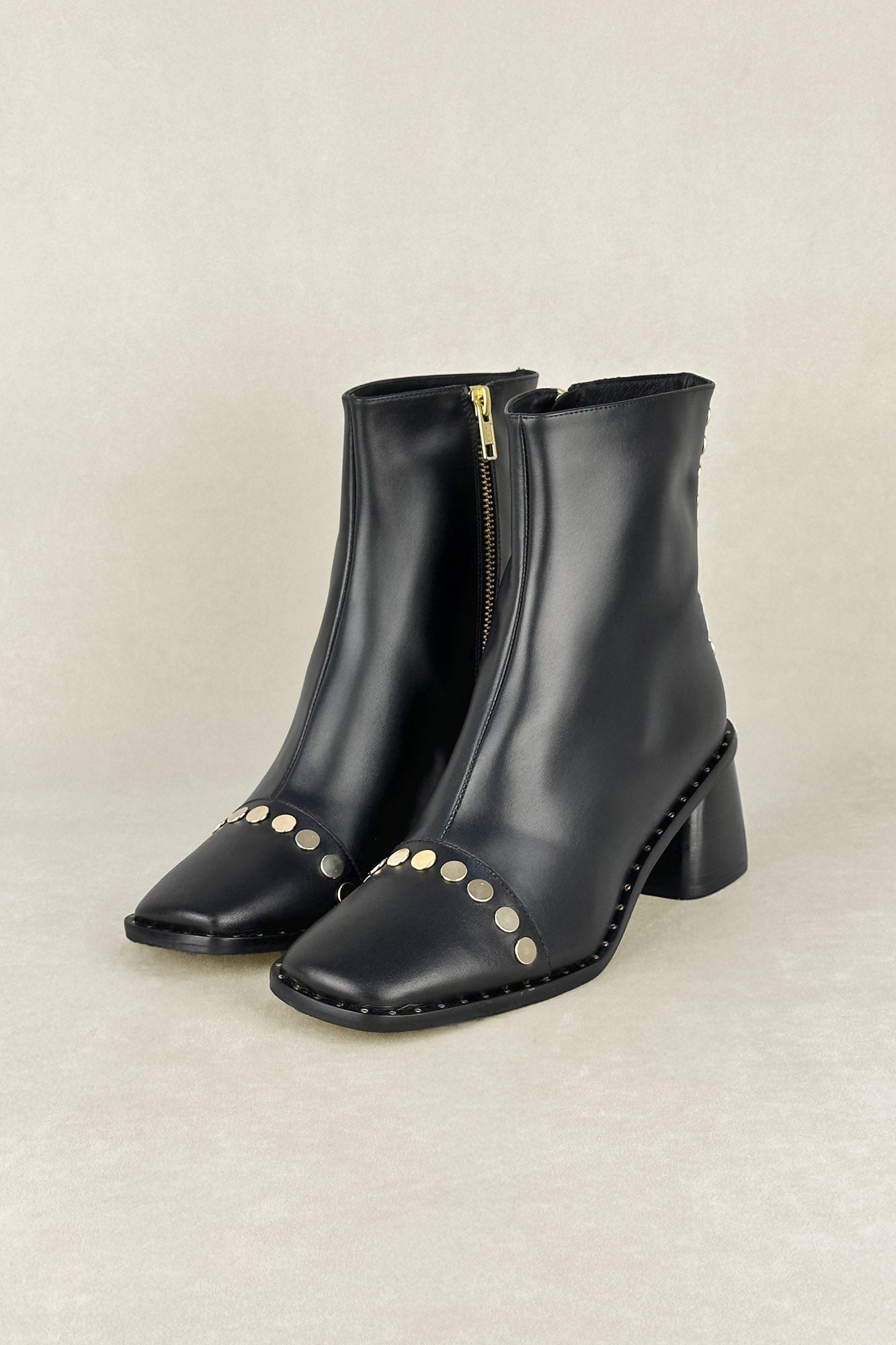 BOTIN FILIPA TACHAS NEGRO 6CM