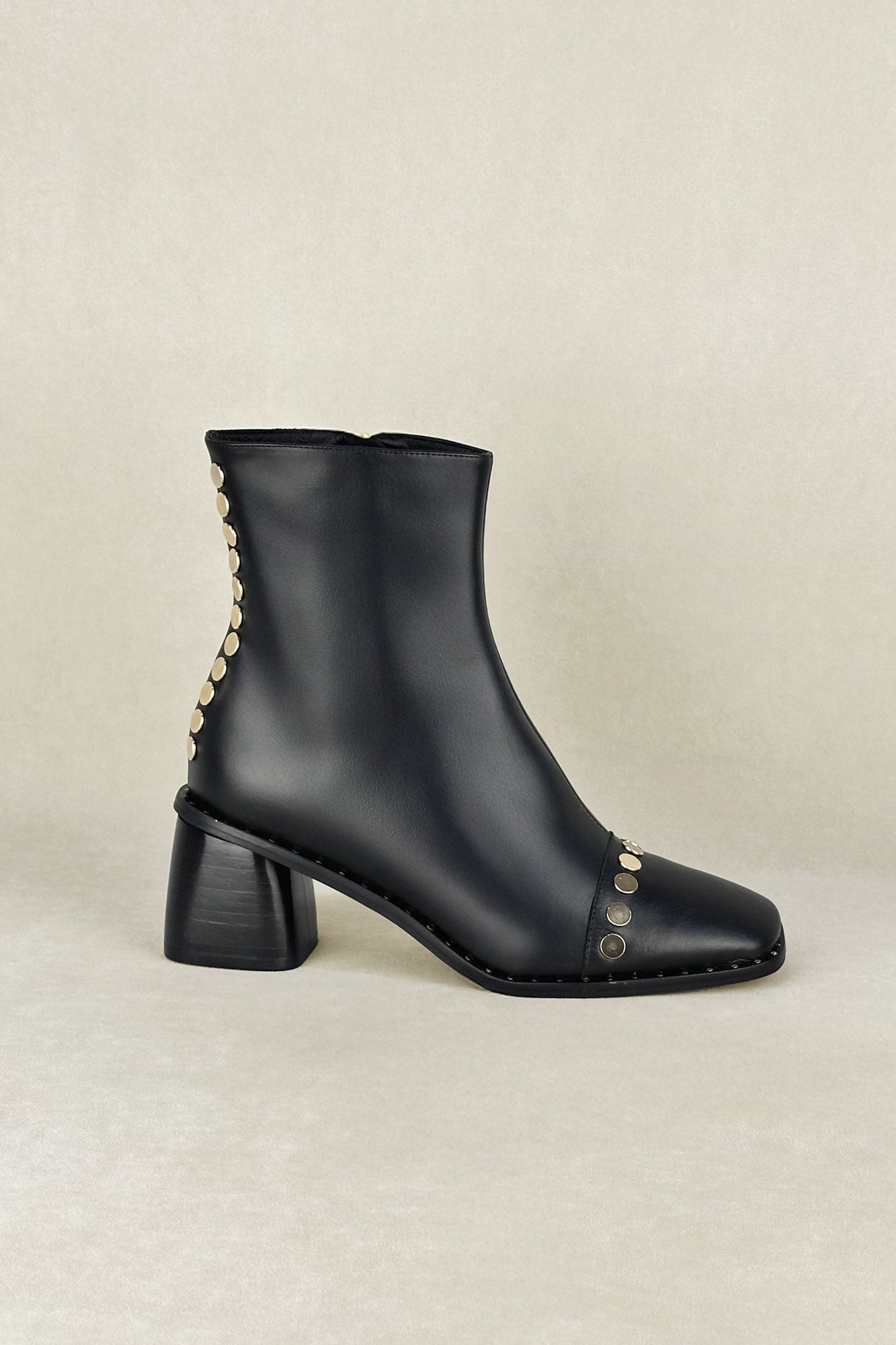 BOTIN FILIPA TACHAS NEGRO 6CM