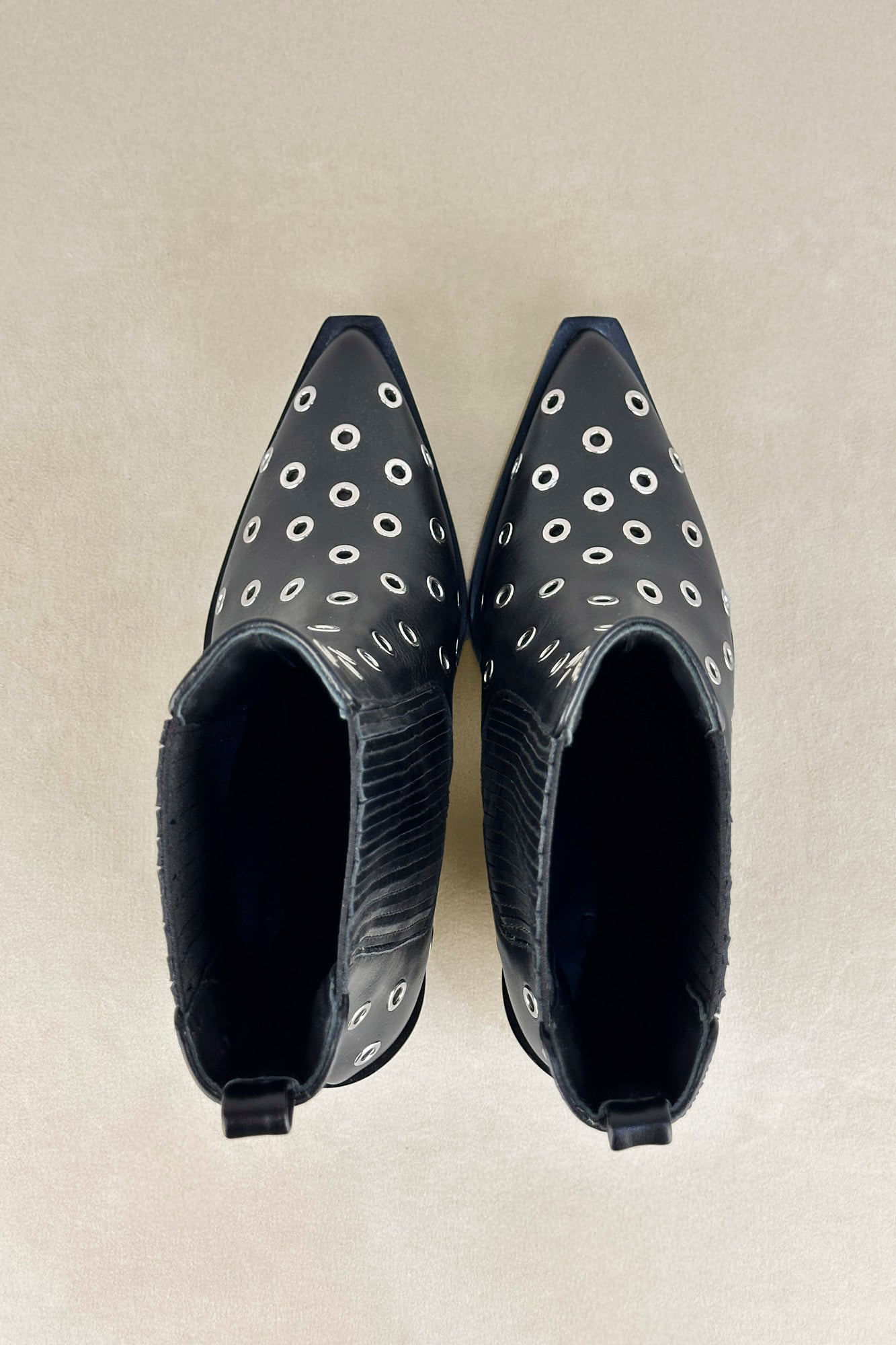 BOTA VELA EYELETS NEGRO 7CM