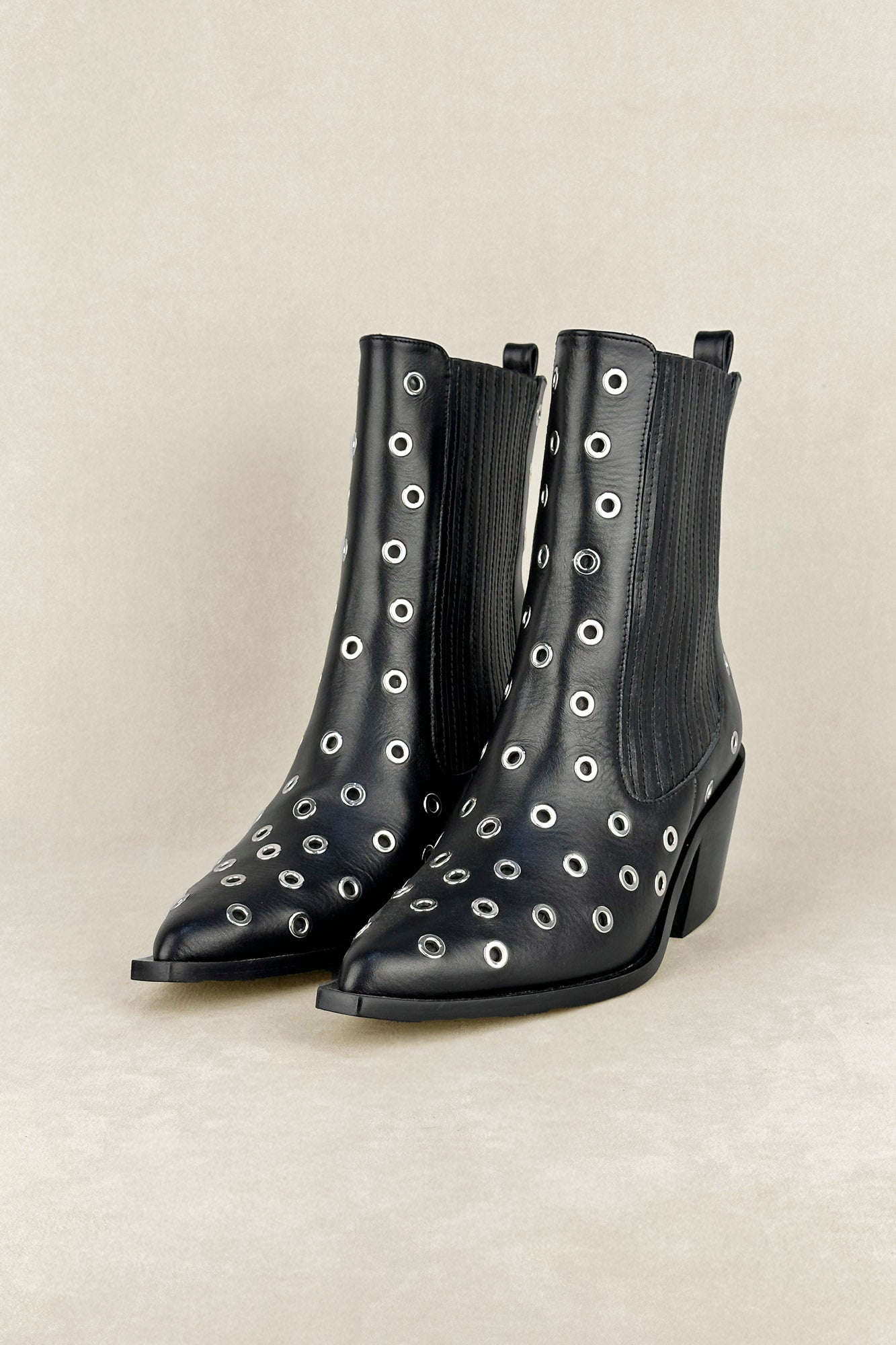 BOTA VELA EYELETS NEGRO 7CM