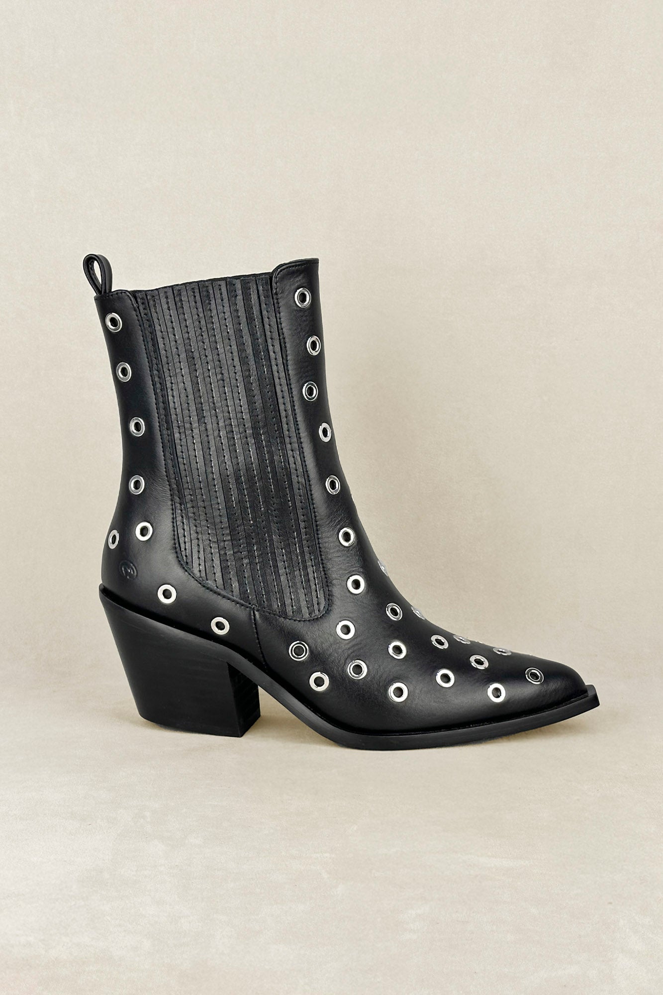BOTA VELA EYELETS NEGRO 7CM