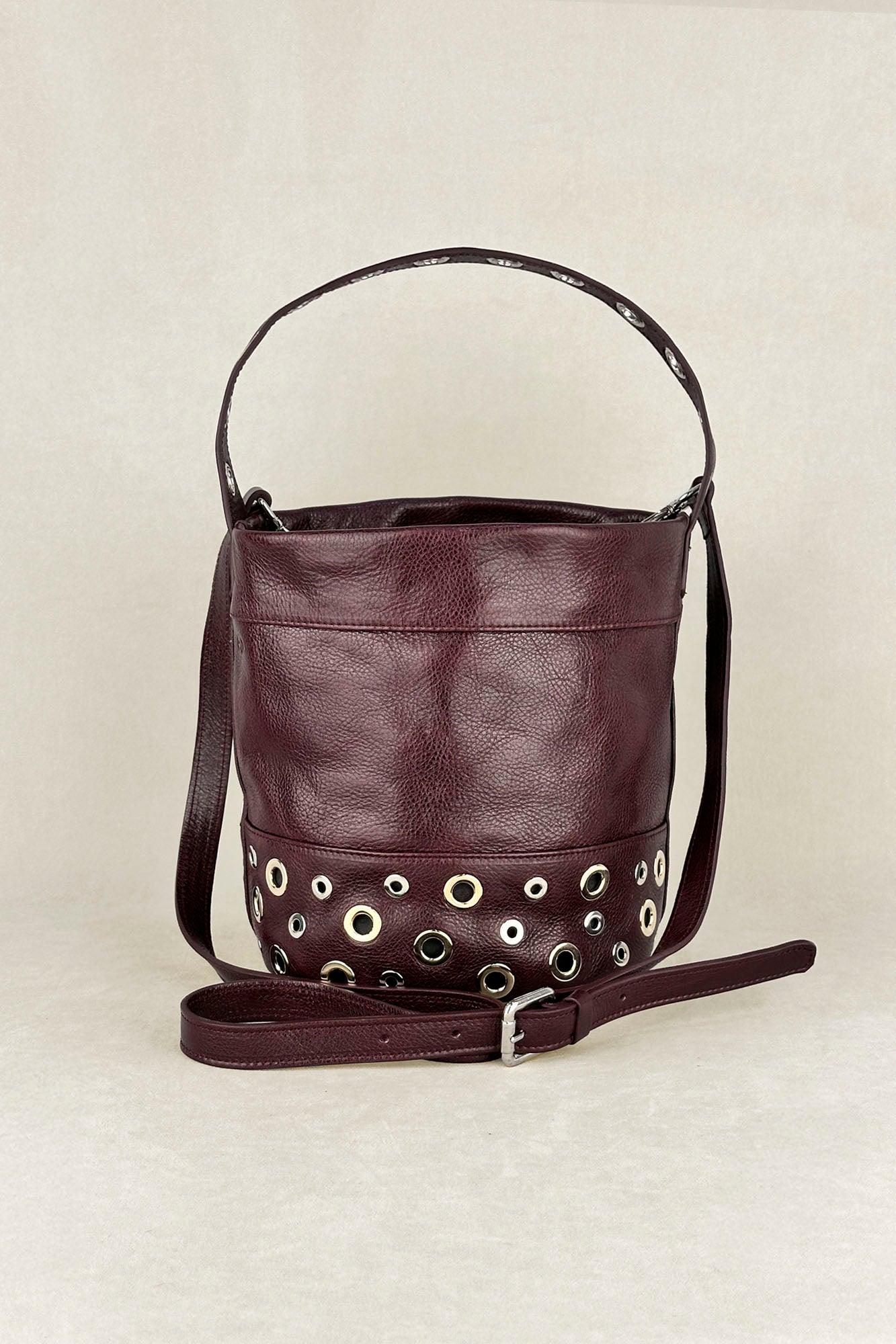 BOLSO BUCKET MINI ROCK BURDEOS