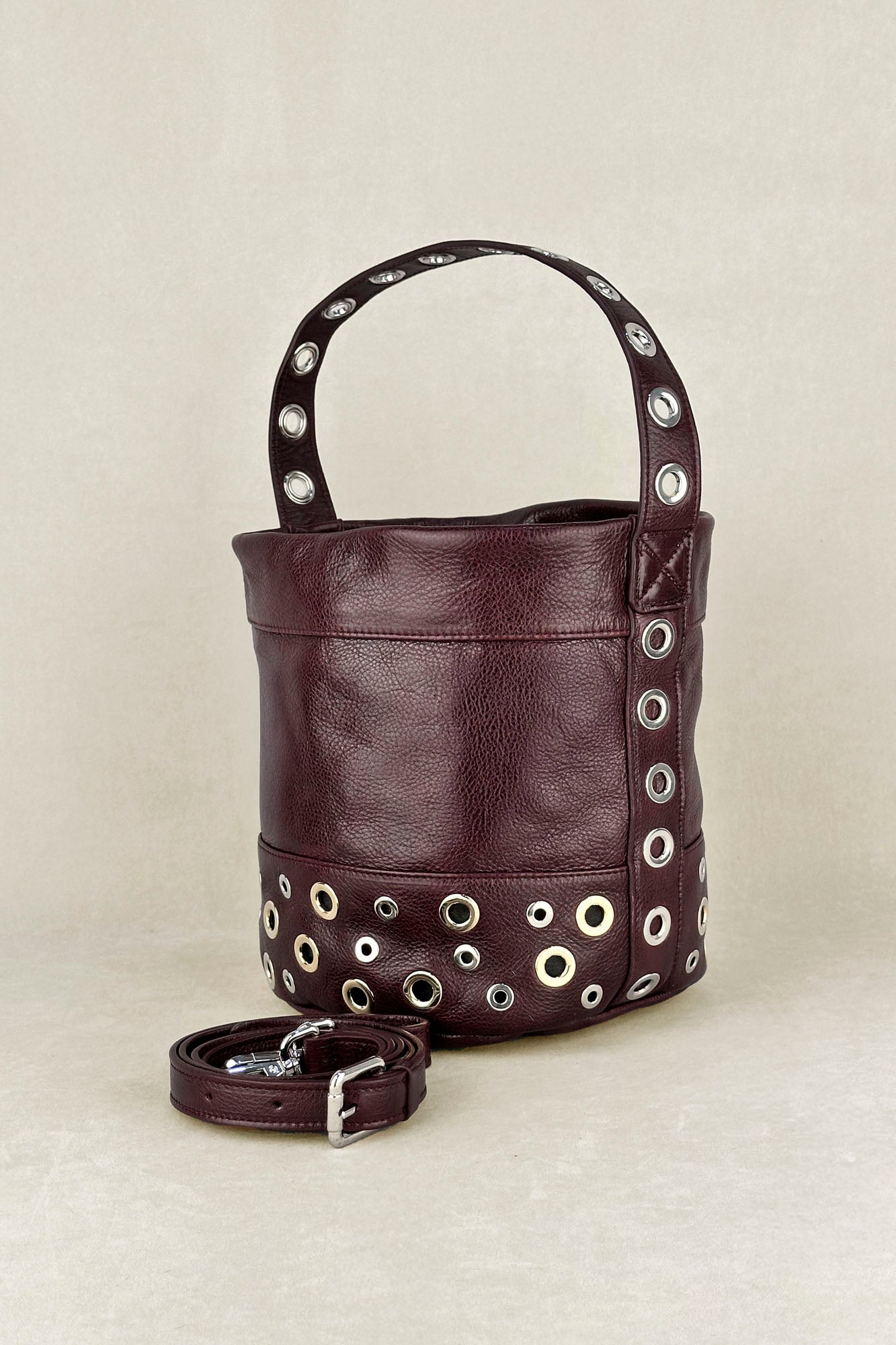 BOLSO BUCKET MINI ROCK BURDEOS