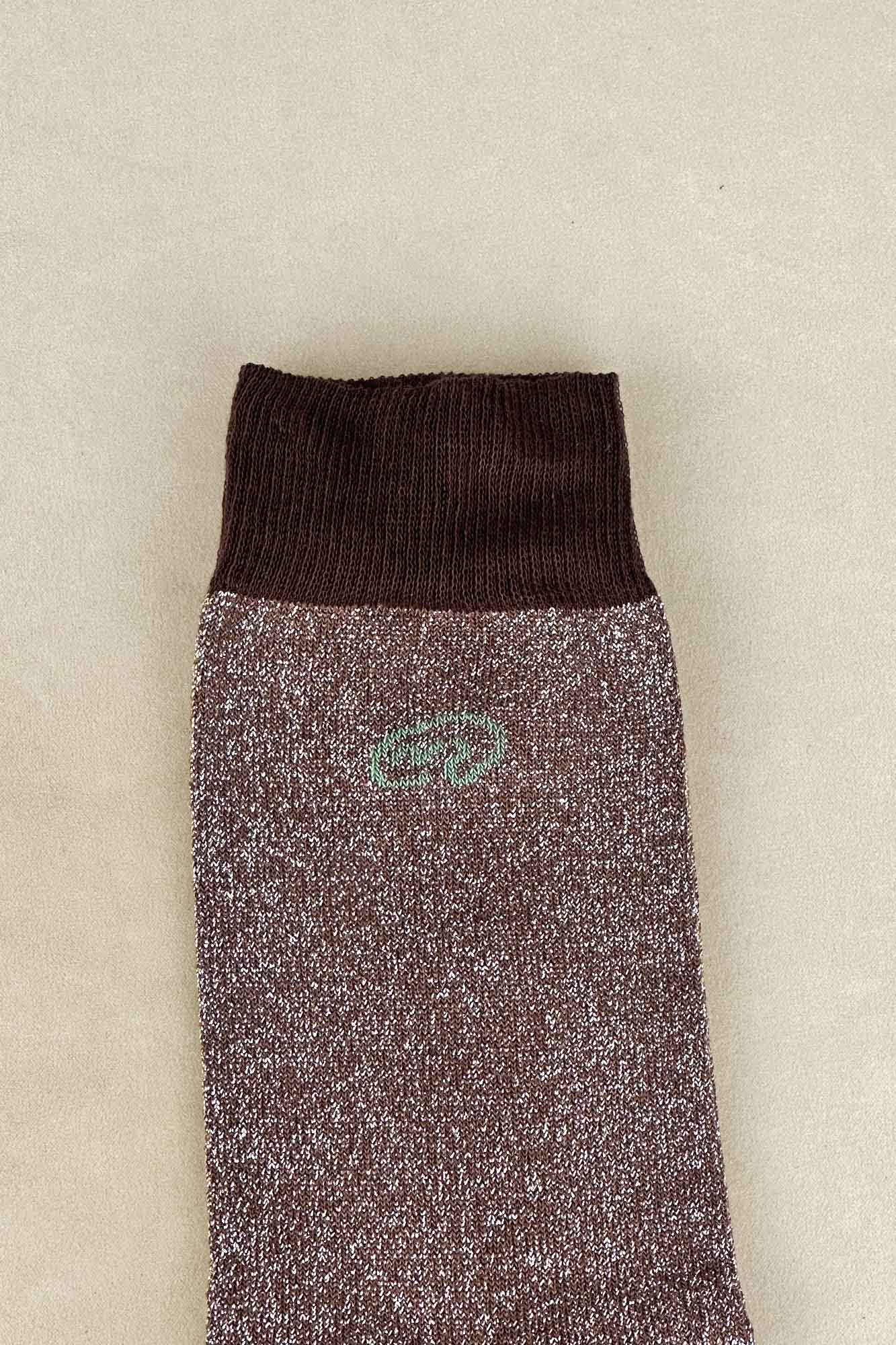 CHAUSSETTES À PAILLETTES AU CHOCOLAT