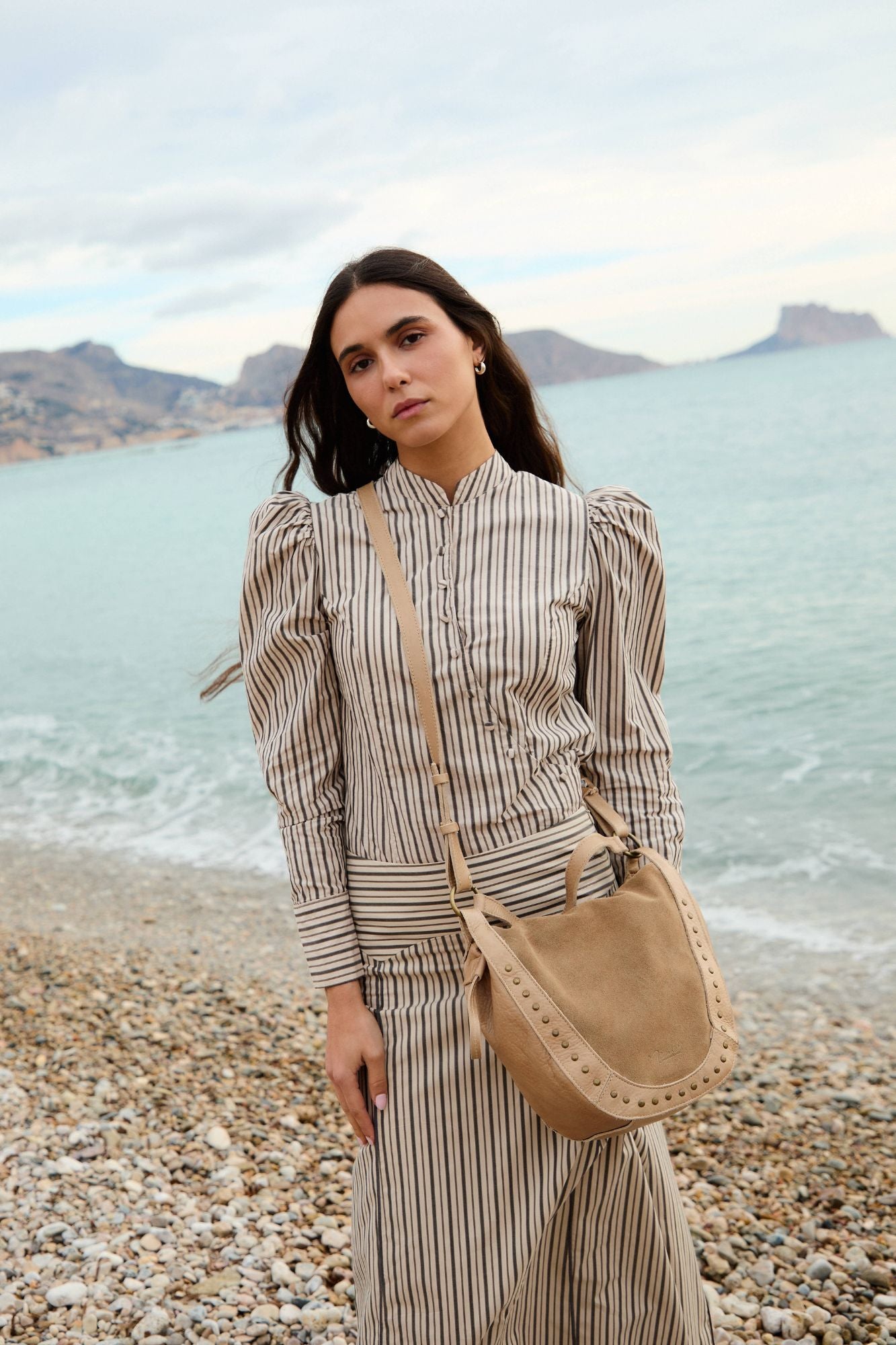 CAMISA BOTONES CRUZADOS RAYAS BEIGE