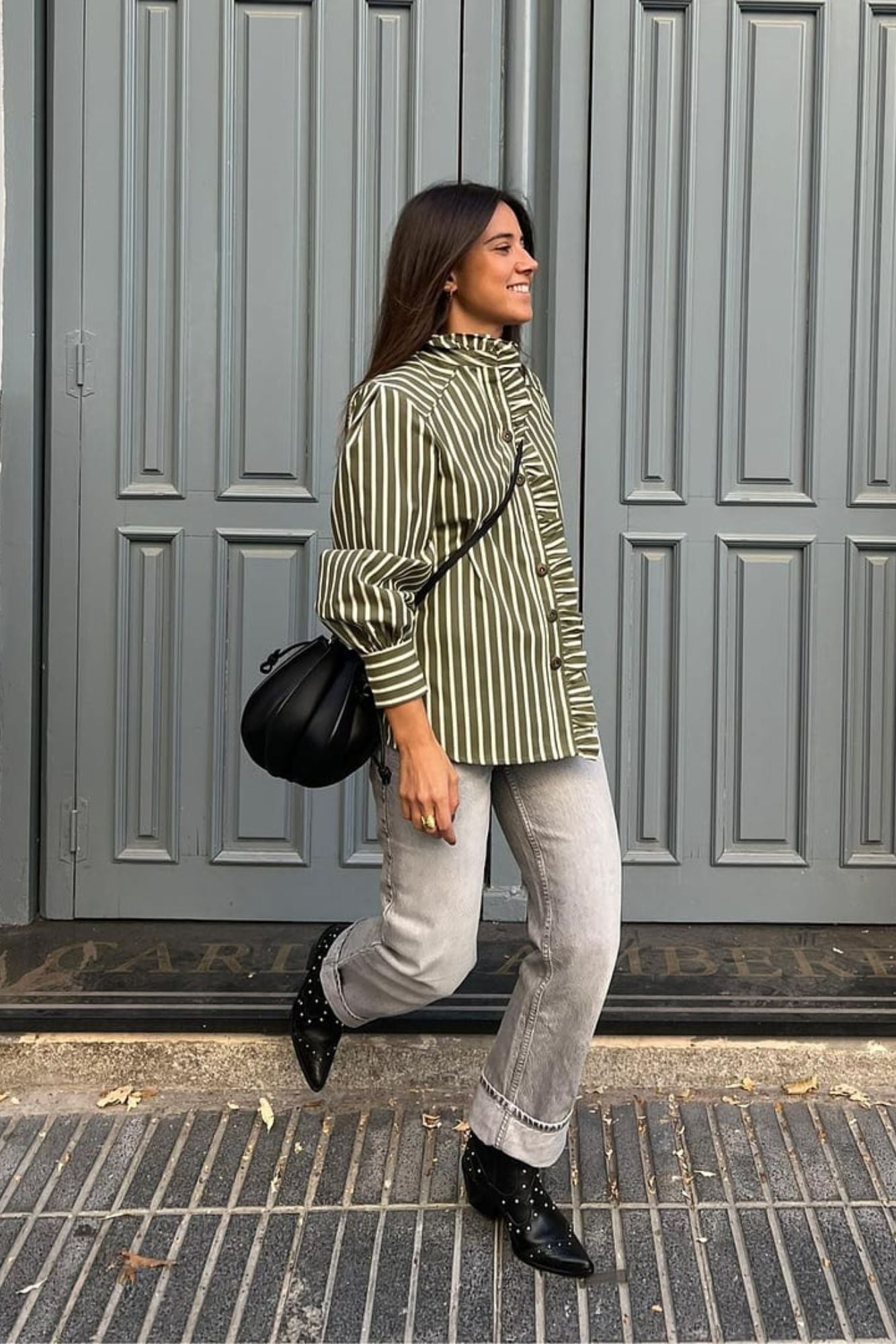 CHEMISE À RAYURES VERTES ET À VOLANTS