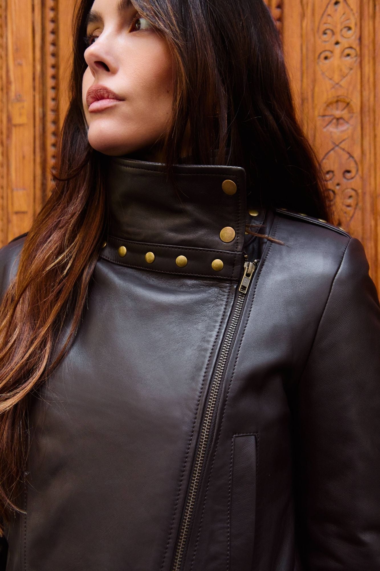 VESTE DE MOTARDE À CLOUS EN CHOCOLAT