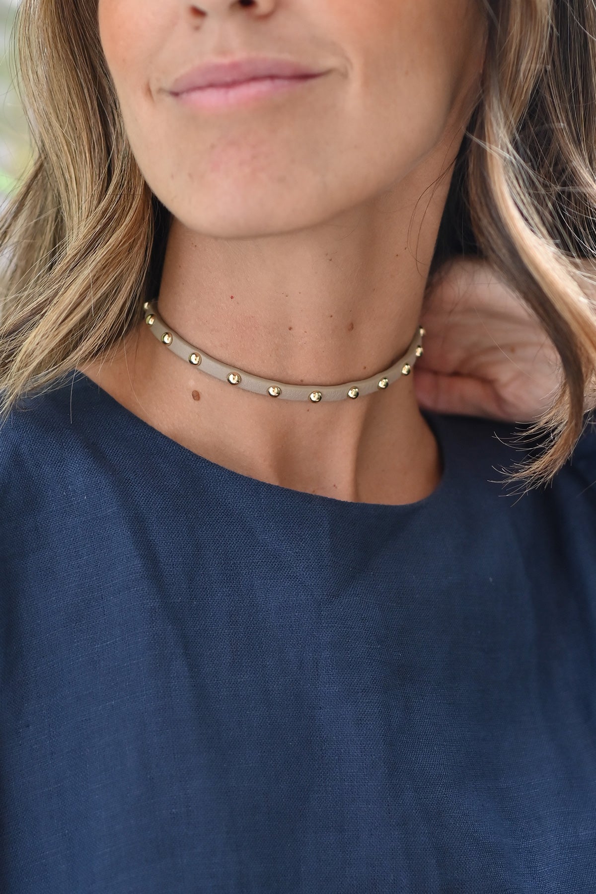 LIGHT GRAY PUNKY CHOKER