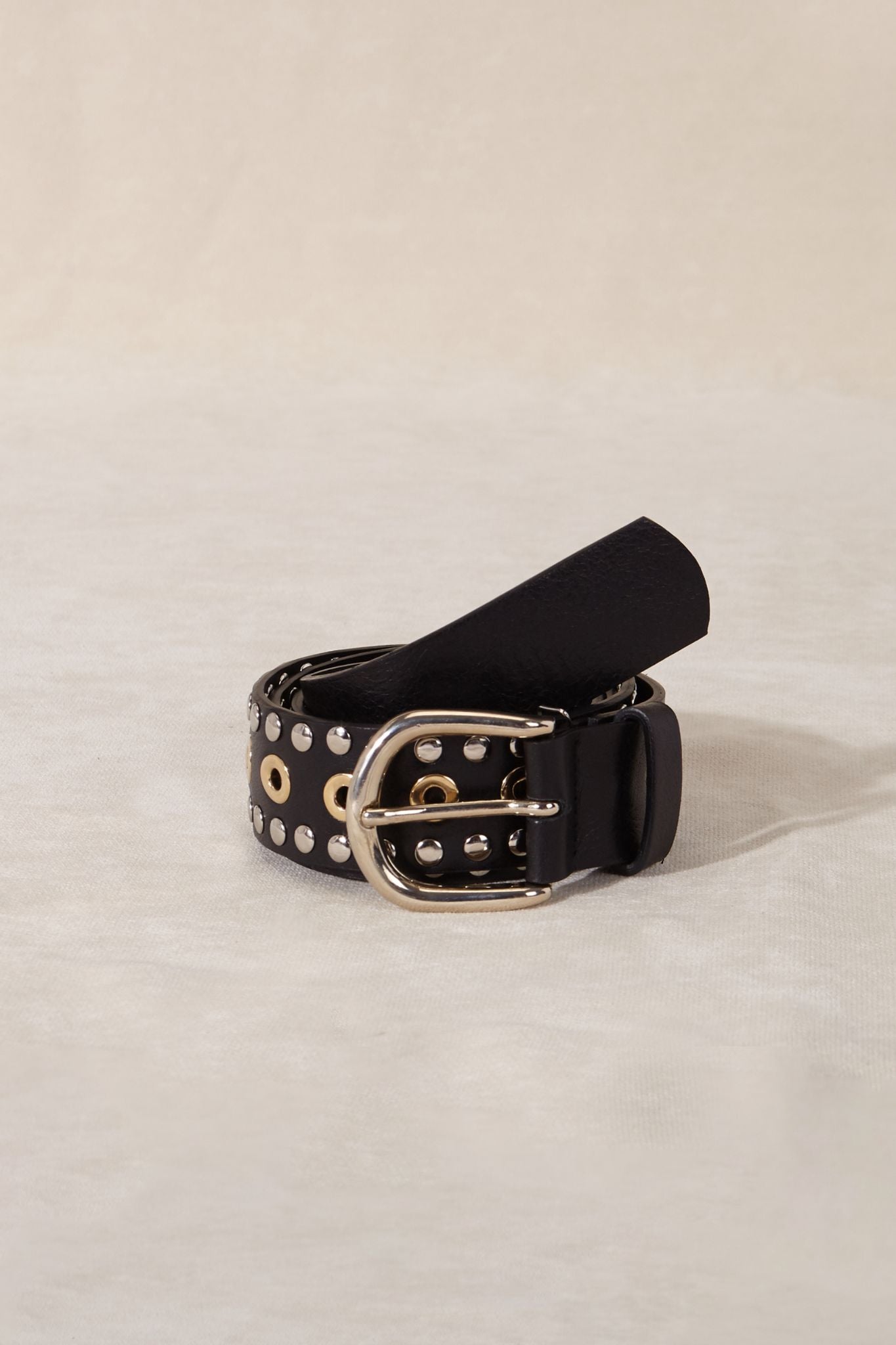 CINTURON ROCKER NEGRO TACHAS