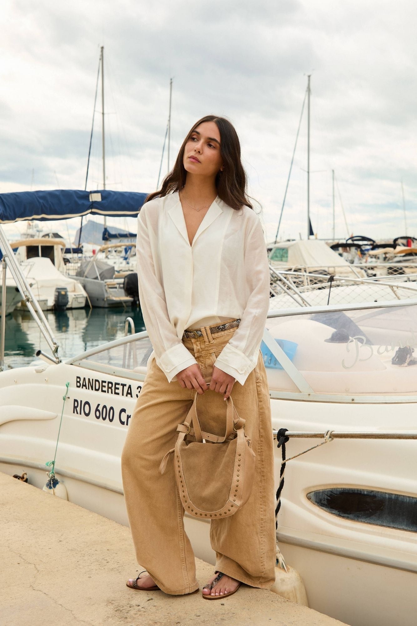 SANDALE D'ESCLAVE À MOTIFS DE SERPENT BLANC