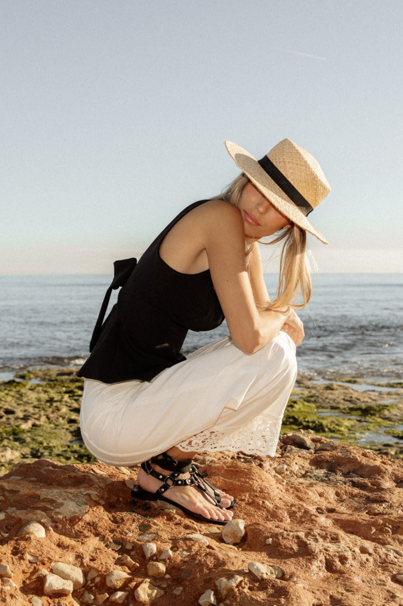 Sandalias esclavas color negro hechas en españa