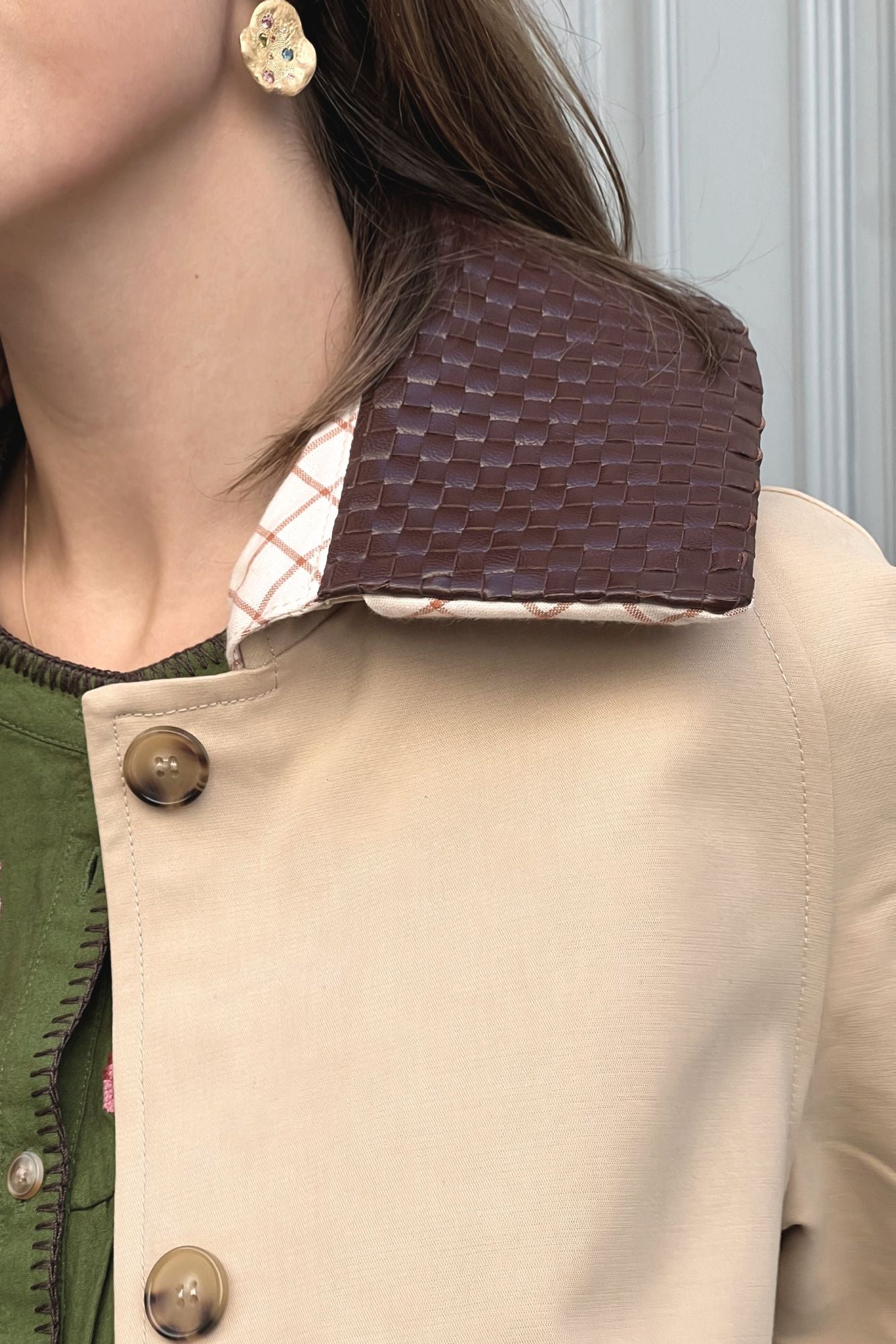 GABARDINA CAMEL CUELLO TRENZADO