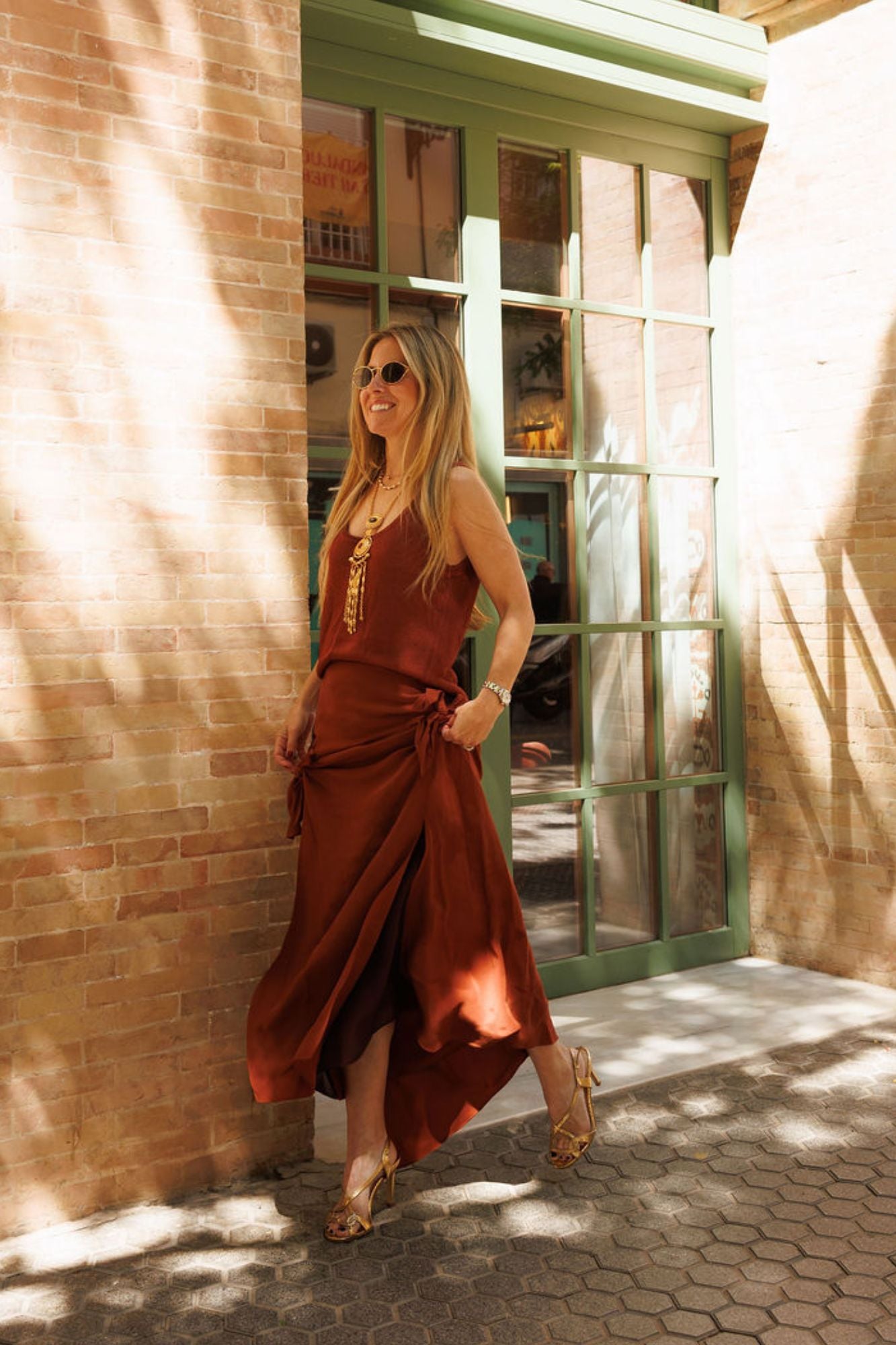 SANDALIA GADEA GRABADO ORO 9CM