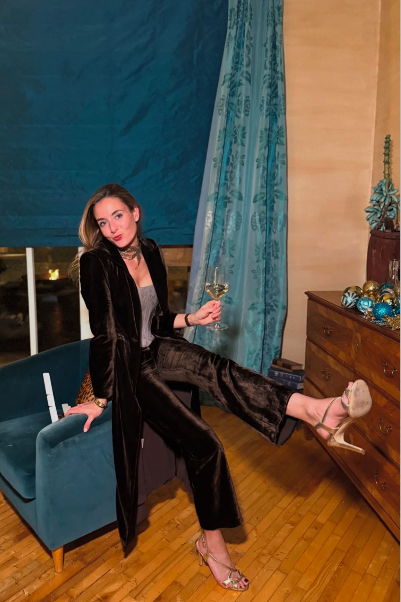 SANDALIA GADEA GRABADO ORO 9CM