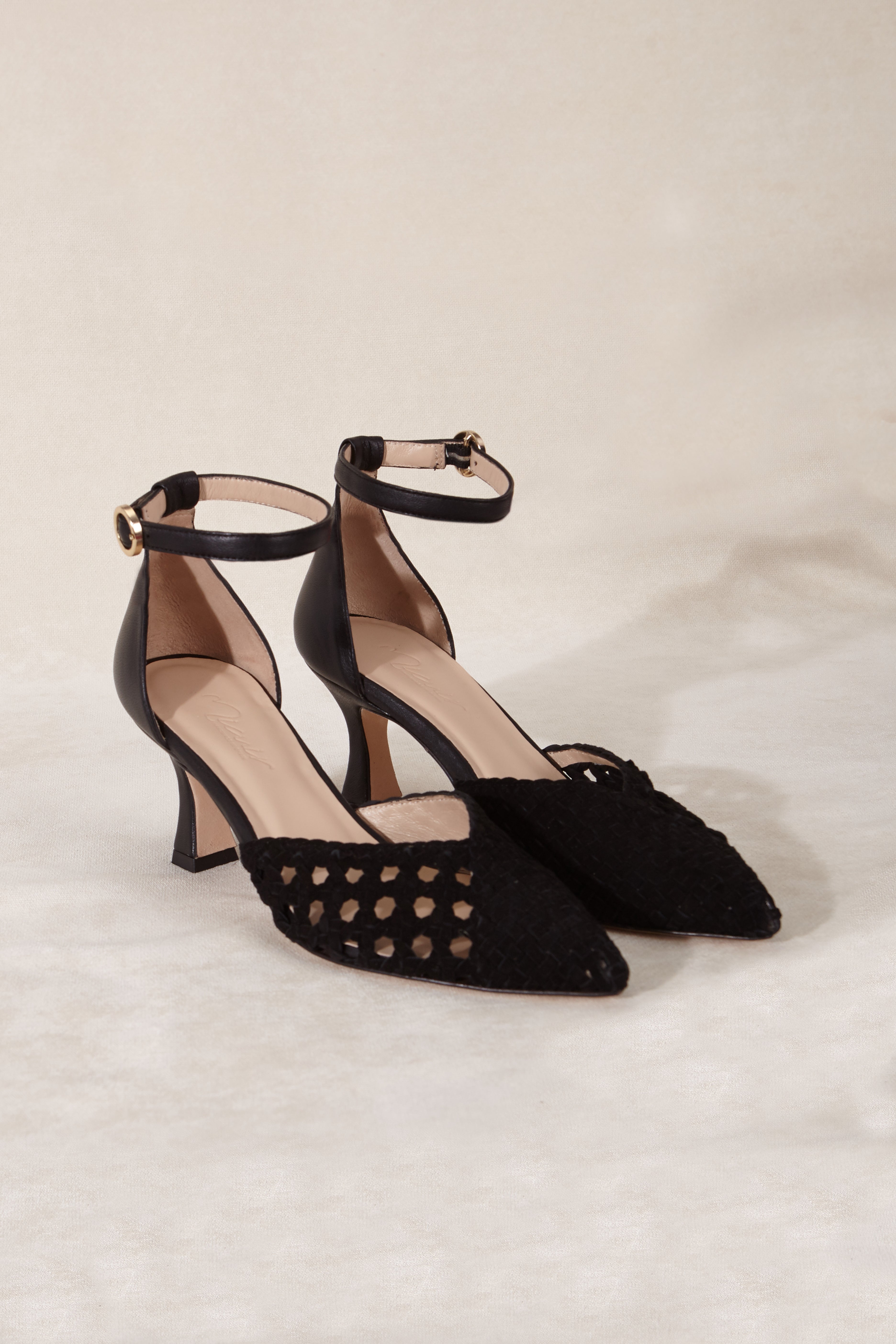 SANDALIA TACON TRENZADA INGRID NEGRO 7.5 CM