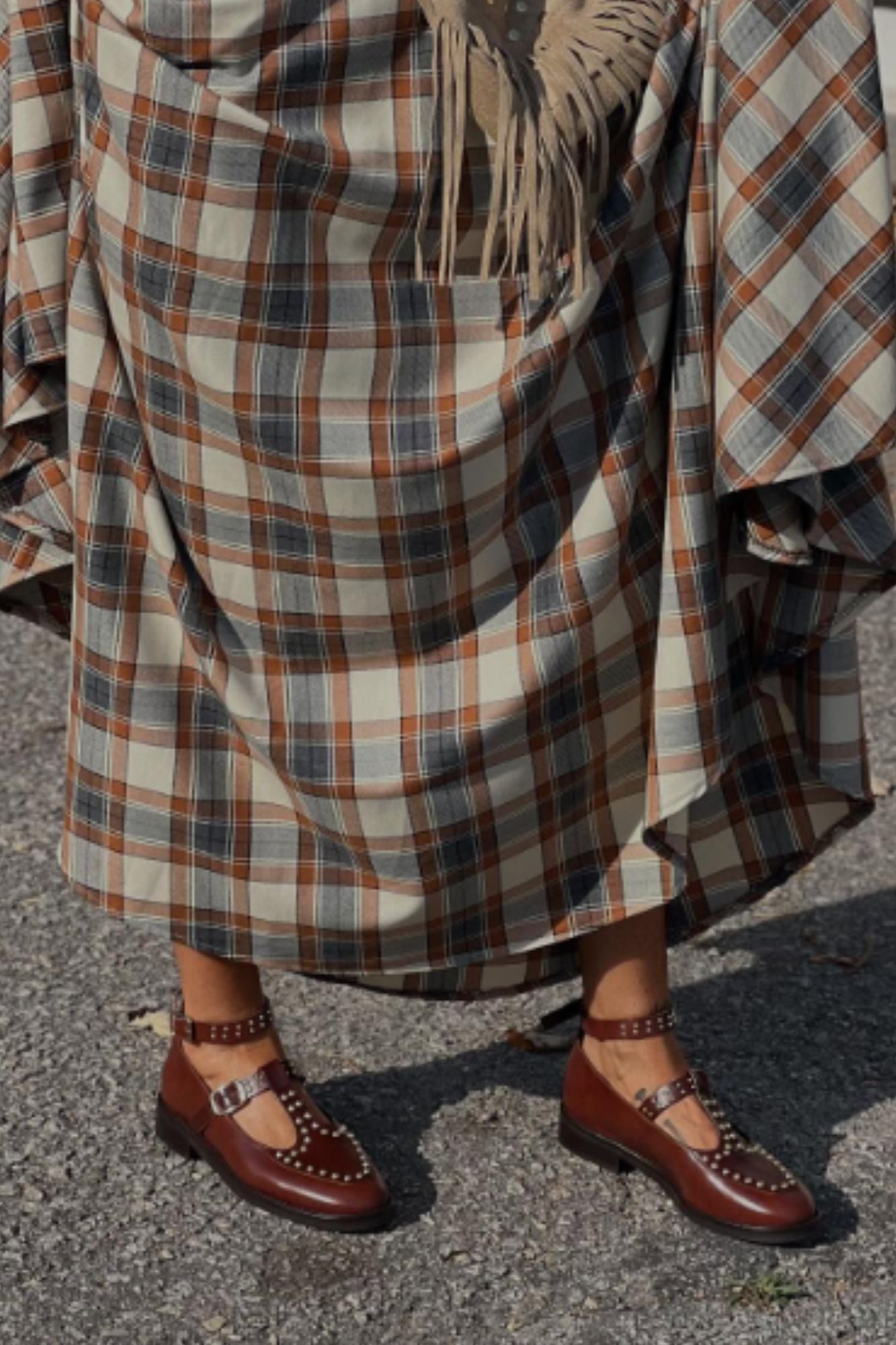 MOCASIN T-BAR TACHAS CHOCOLATE 2CM