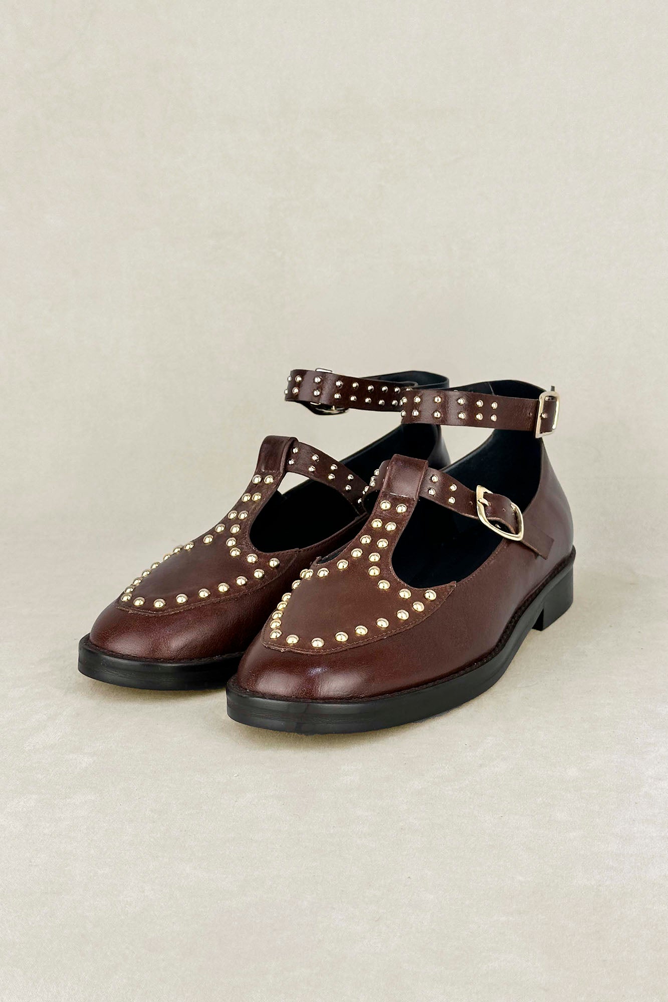 MOCASIN T-BAR TACHAS CHOCOLATE 2CM