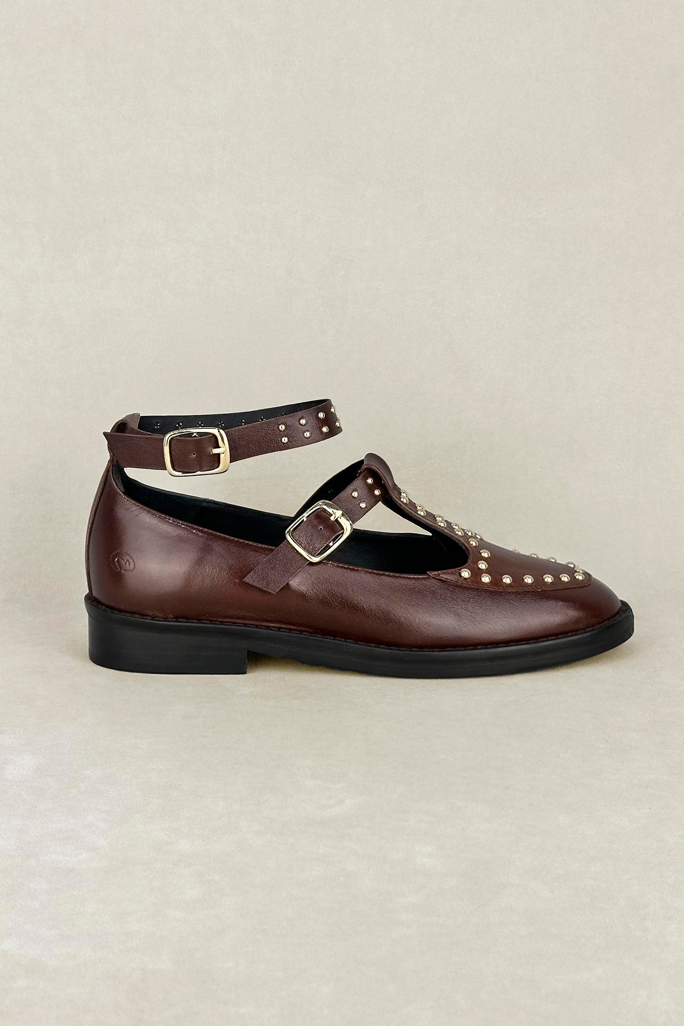 MOCASIN T-BAR TACHAS CHOCOLATE 2CM
