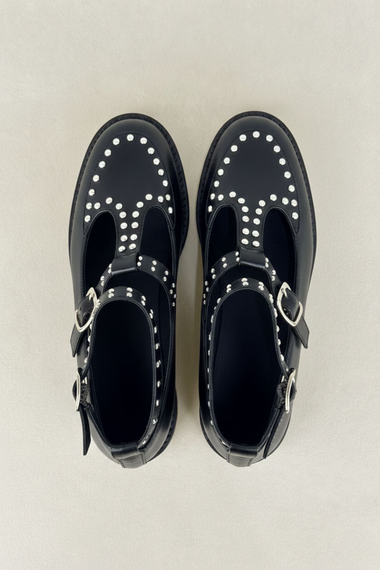 MOCASIN T-BAR TACHAS NEGRO