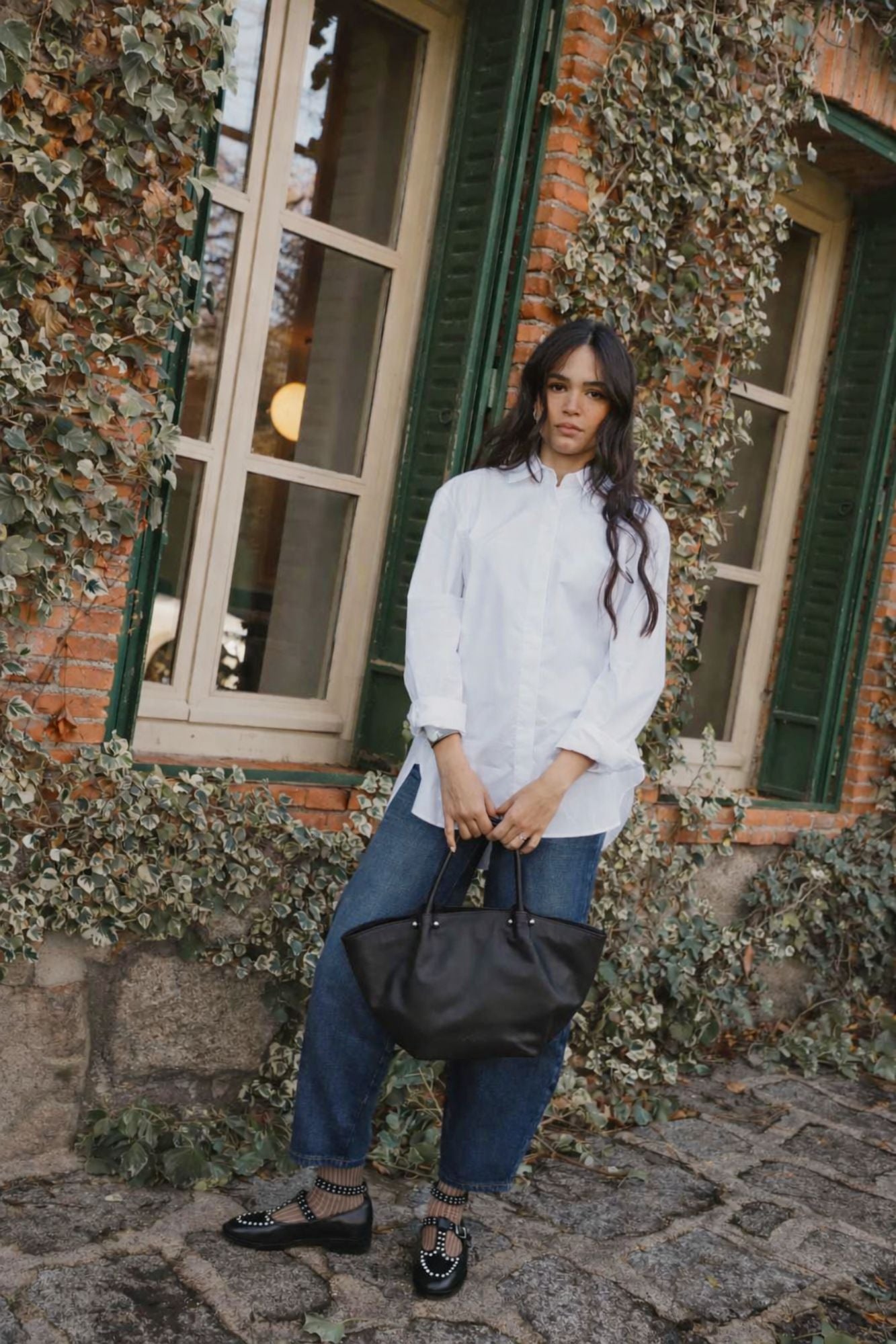 Mocassin à bride en T et clous, noir