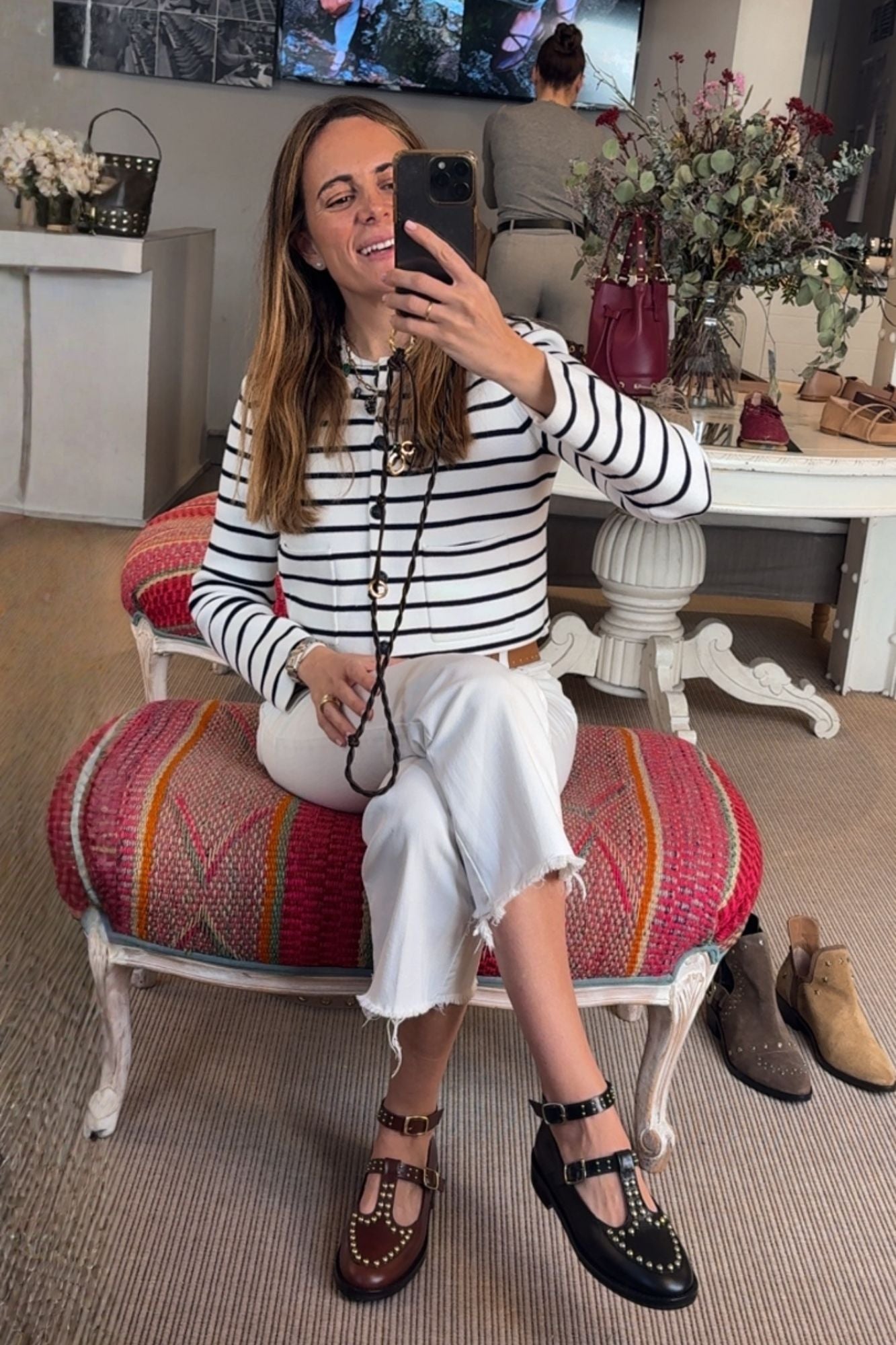 Mocassin à bride en T et clous, noir