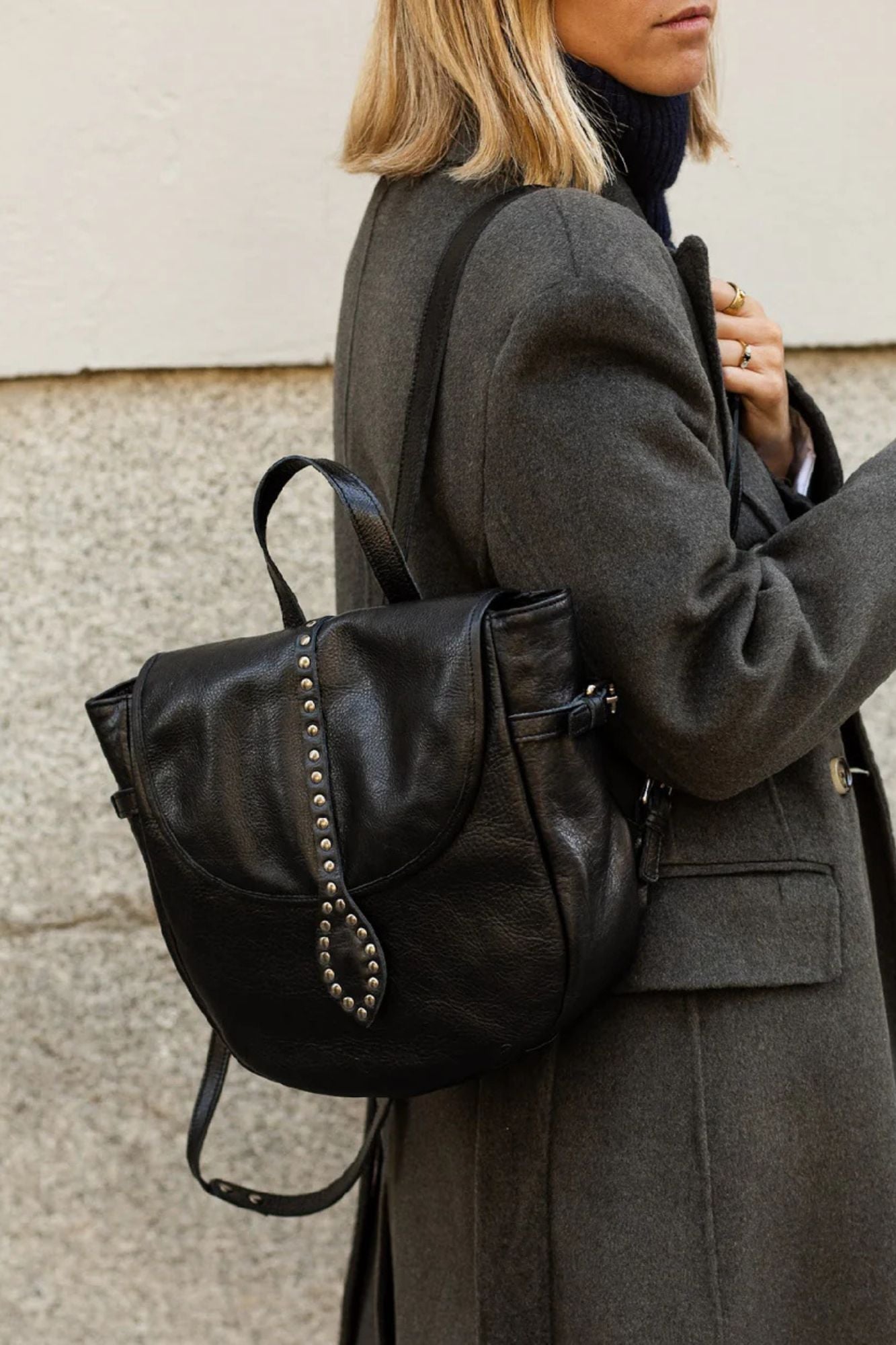 BLACK BACKPACK WITH GOLD STUDS