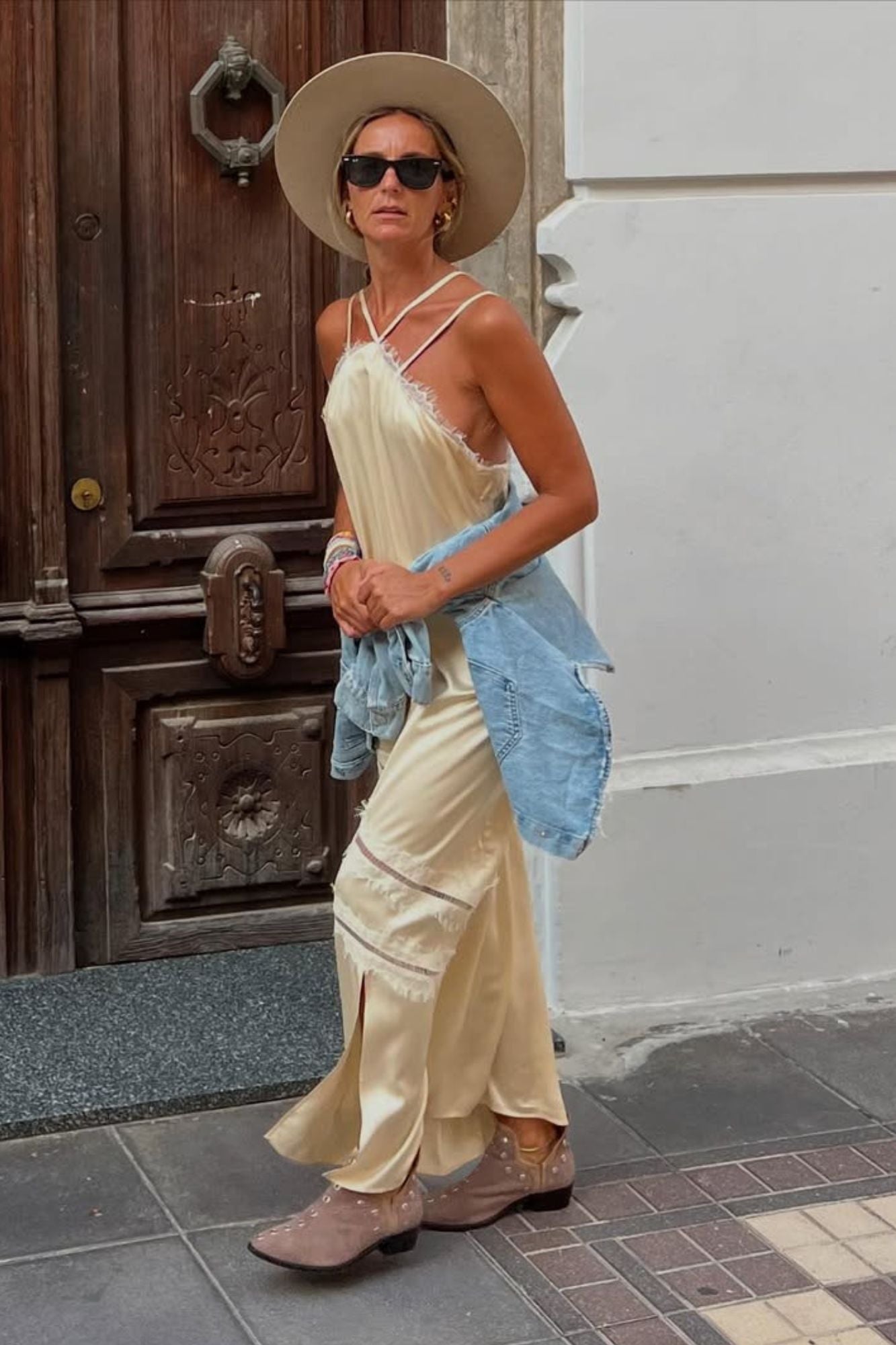 PUNKY BOOTS ANTE BEIGE TACHAS PLATA 4CM