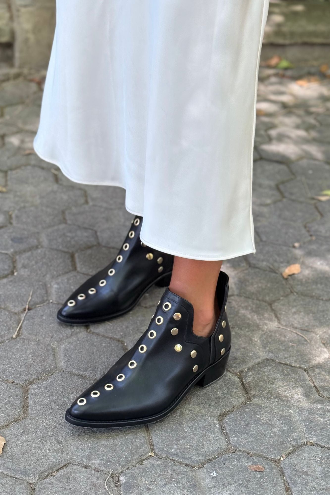 PUNKY BOOTS BLACK STUDS GOLD 4CM