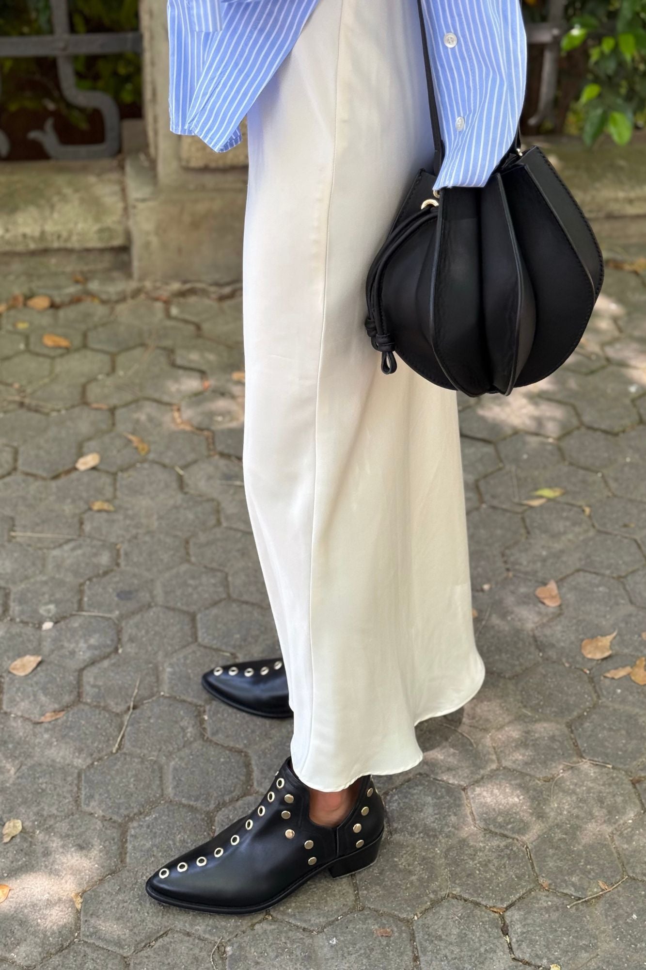 PUNKY BOOTS NEGRAS TACHAS ORO 4CM