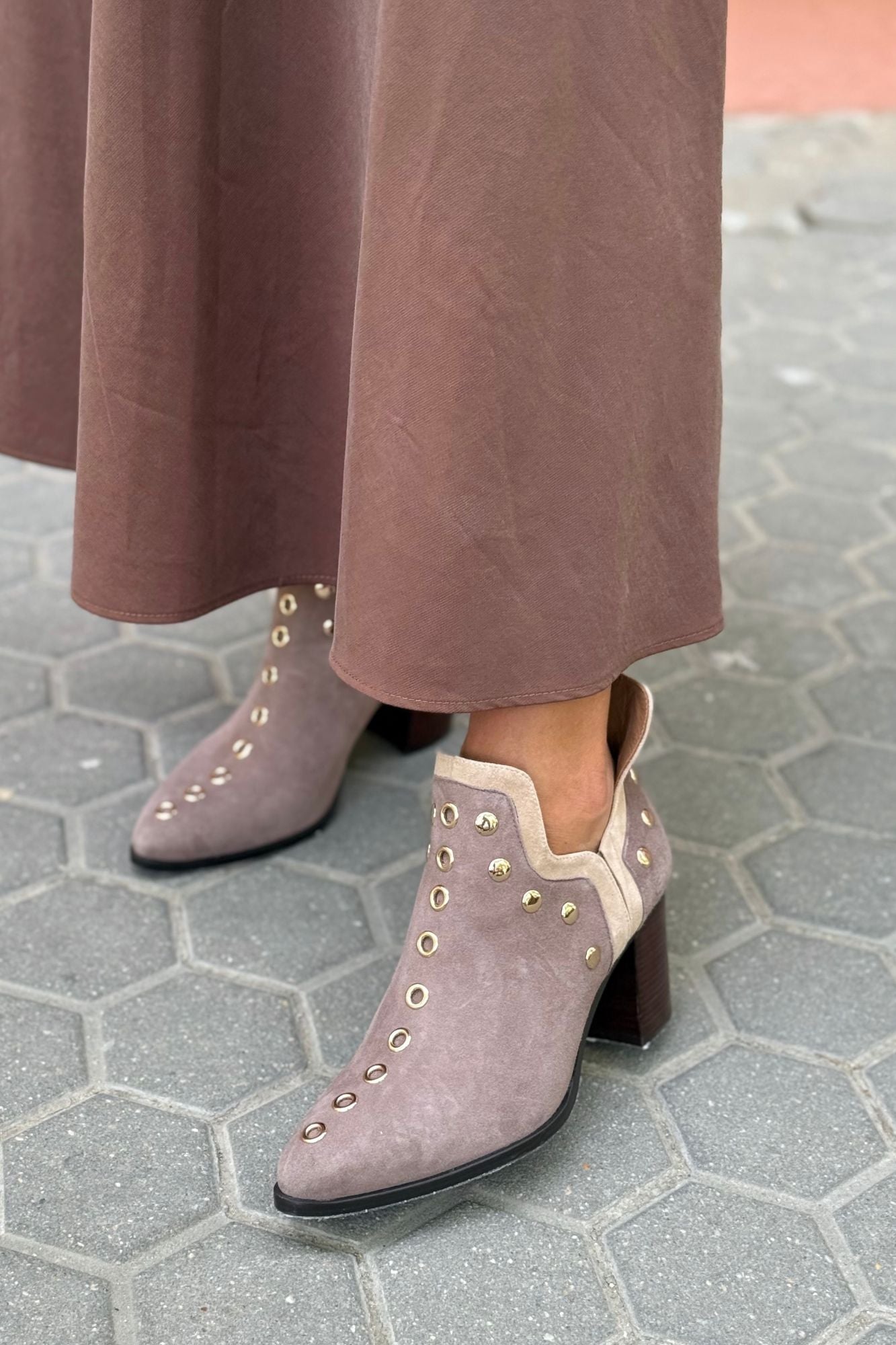 PUNKY BOOTS ANTE BEIGE TACHAS ORO TACON 7CM