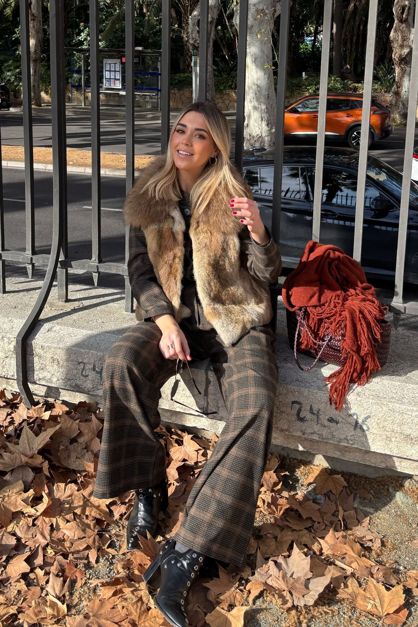 PUNKY BOOTS NEGRO TACHAS PLATA TACON 7CM