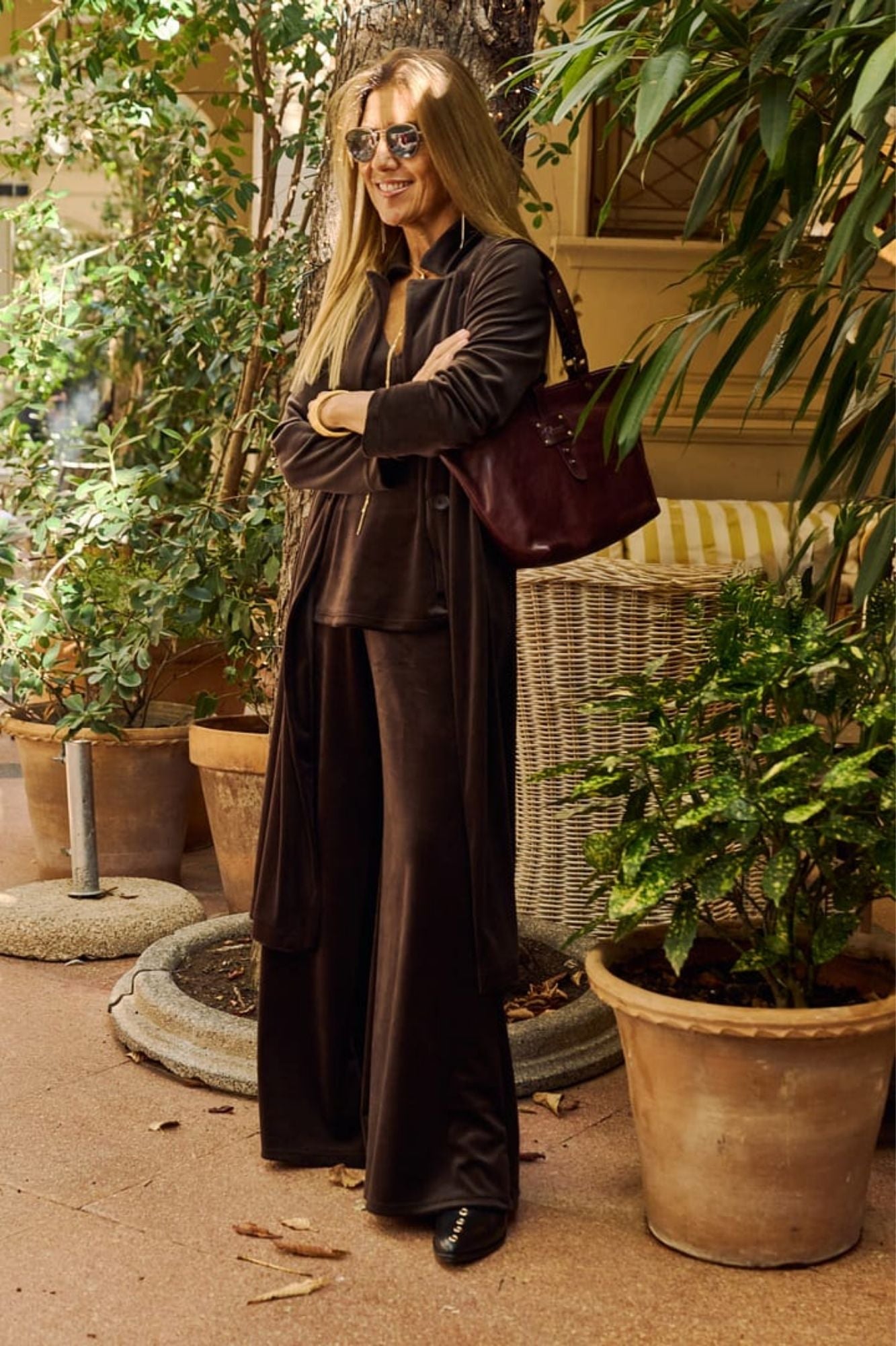 PUNKY BOOTS NEGRAS TACHAS ORO 4CM